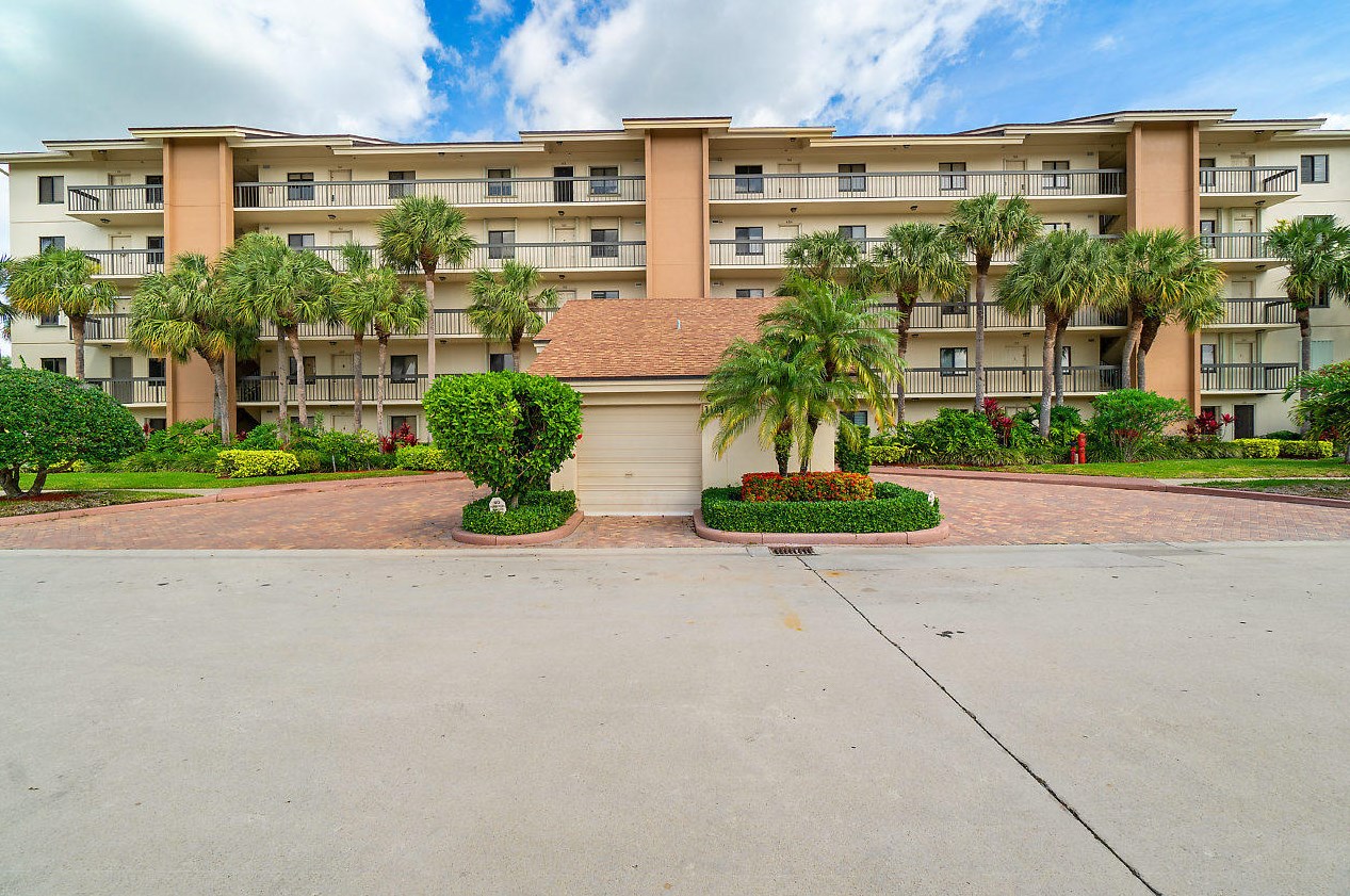 1101 Seafarer Cir, Jupiter FL  33477-9020 exterior