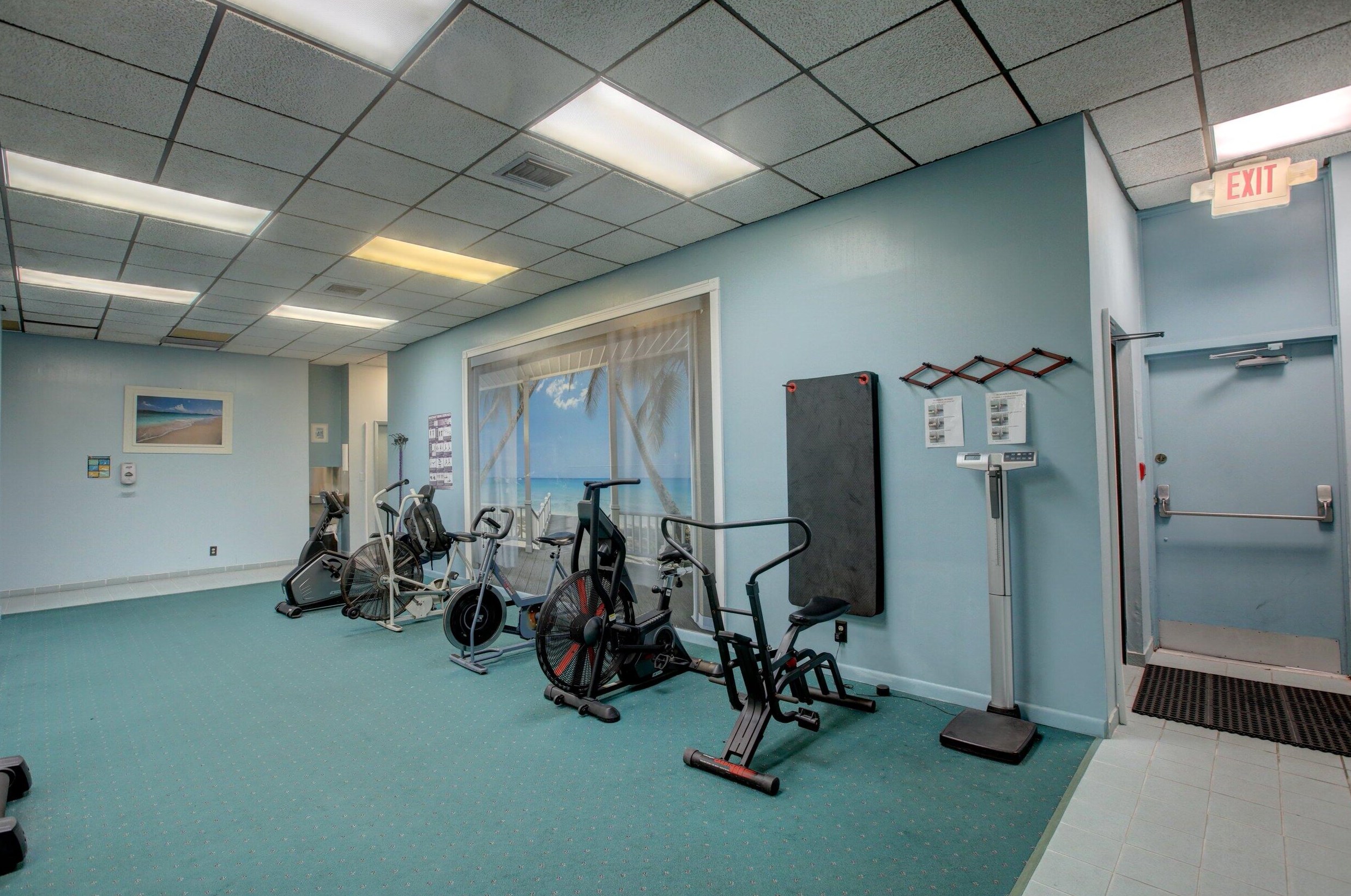 900 Colony Point Cir, Hollywood FL 33026-2935 exterior