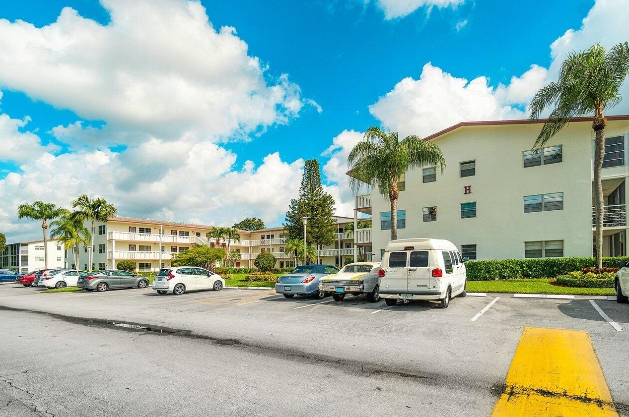 306 Fanshaw H, Boca Raton FL 33434-3050 exterior