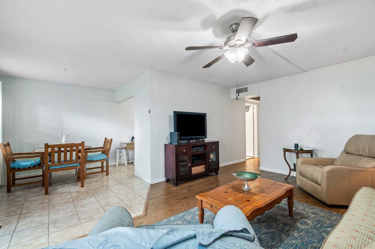 306 Fanshaw H, Boca Raton FL 33434-3050 exterior