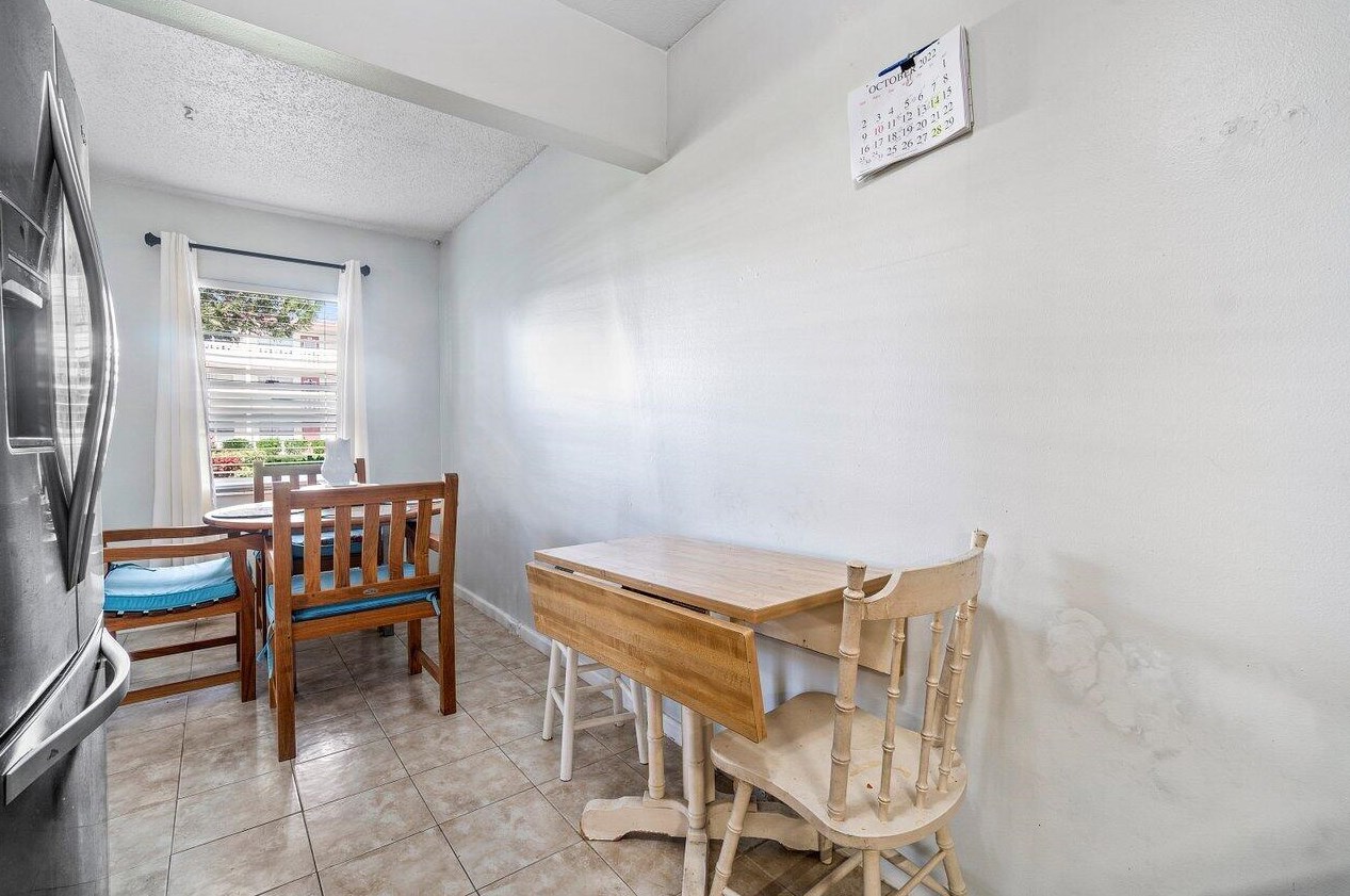 306 Fanshaw H, Boca Raton FL 33434-3050 exterior