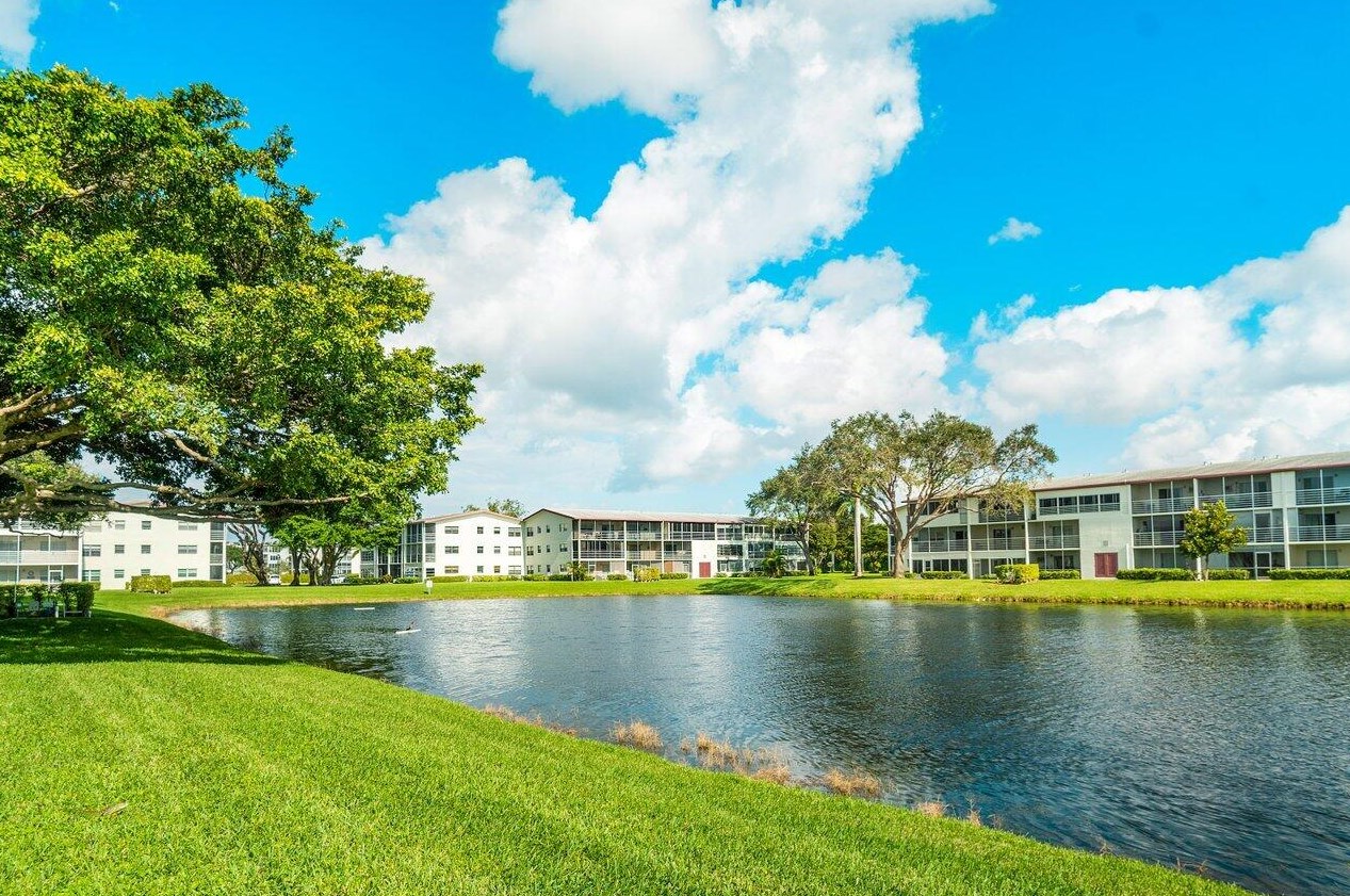 306 Fanshaw H, Boca Raton FL 33434-3050 exterior