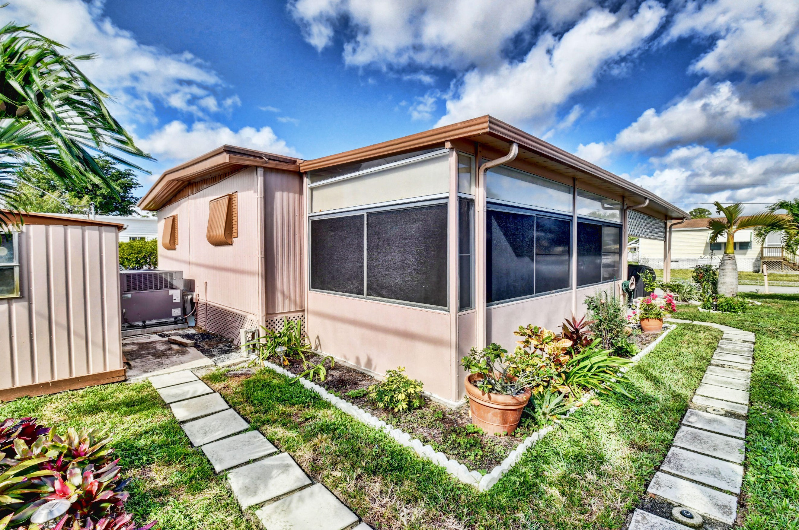 4434 Mockingbird Dr, Boynton Beach FL  33436-2640 exterior