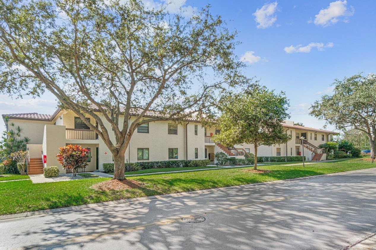 21851 Arriba Real, Boca Raton FL  33433-3191 exterior