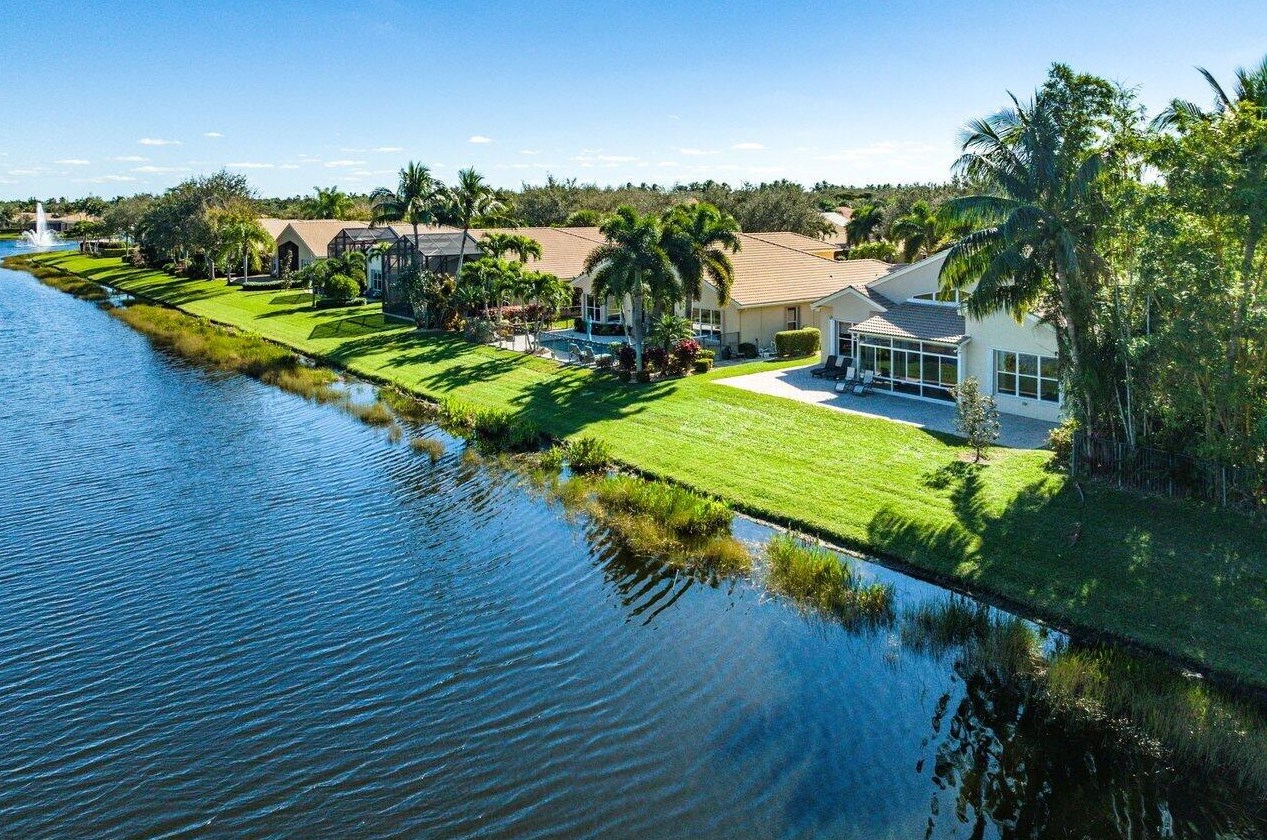 7038 Great Falls Cir, Boynton Beach FL  33437-3998 exterior
