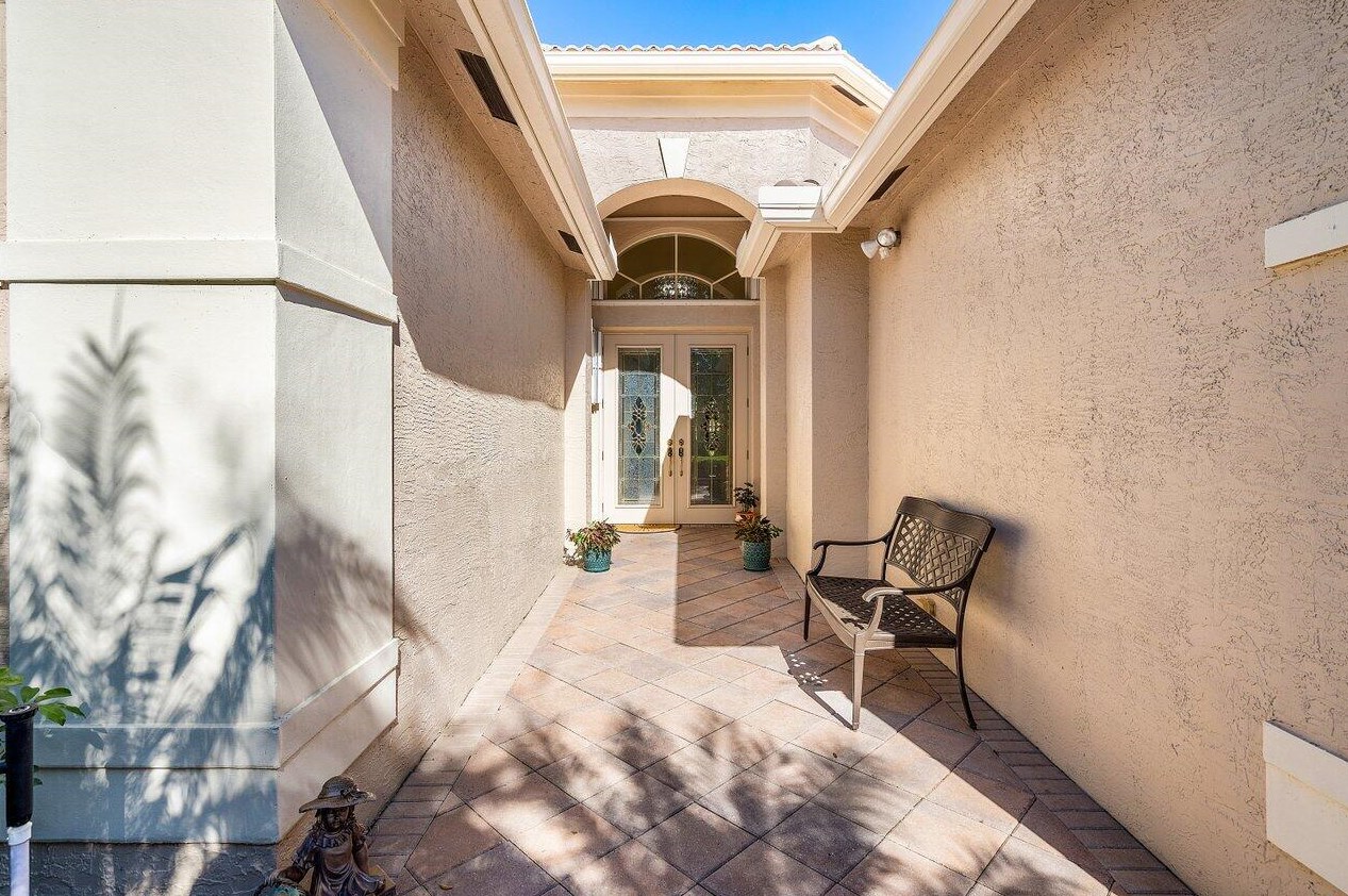 7038 Great Falls Cir, Boynton Beach FL  33437-3998 exterior