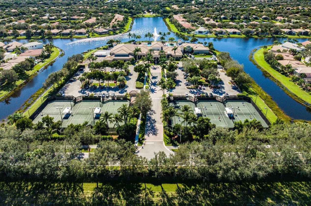 7038 Great Falls Cir, Boynton Beach FL  33437-3998 exterior