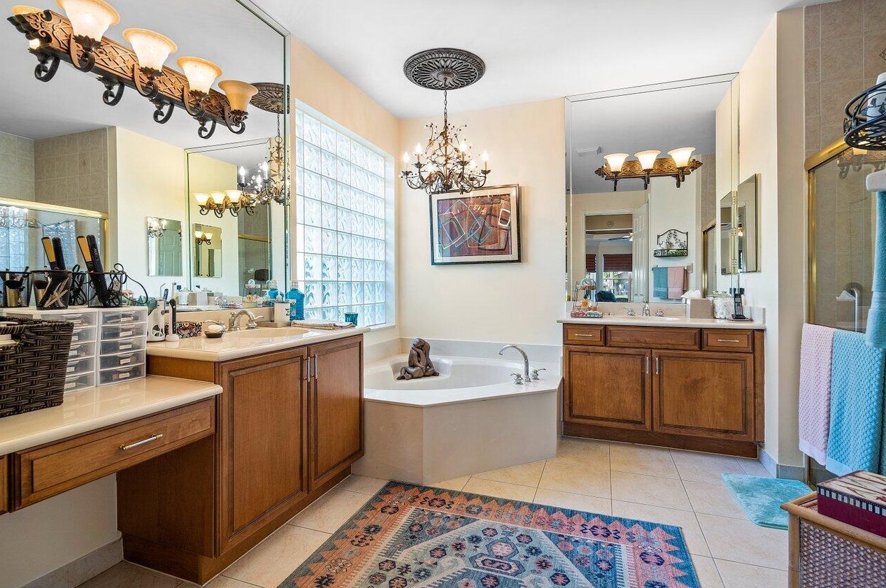 7038 Great Falls Cir, Boynton Beach FL  33437-3998 exterior