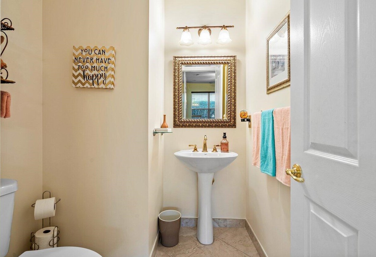 7038 Great Falls Cir, Boynton Beach FL  33437-3998 exterior