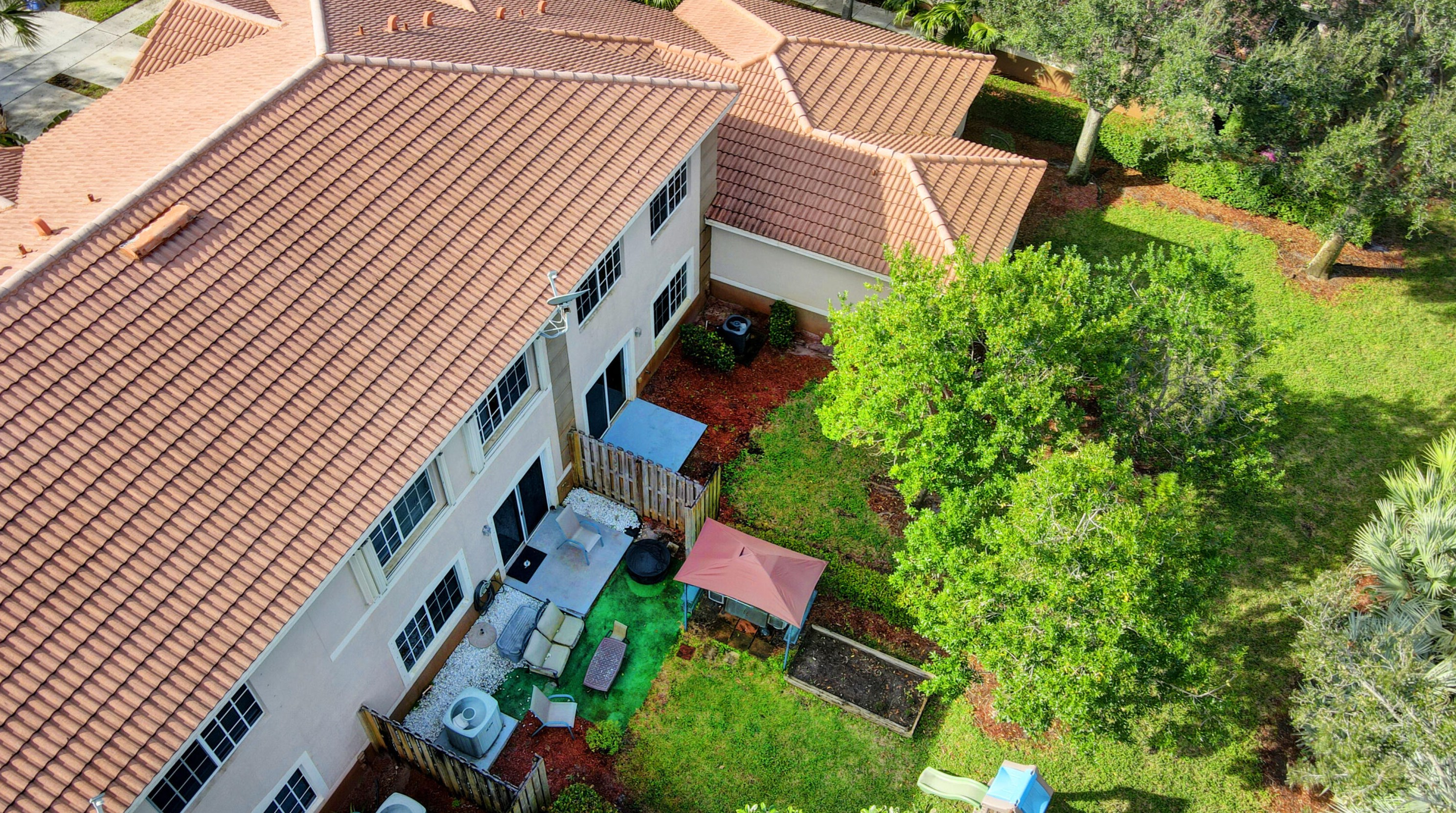 6623 Old Farm Trl, Boynton Beach FL 33437-7903 exterior