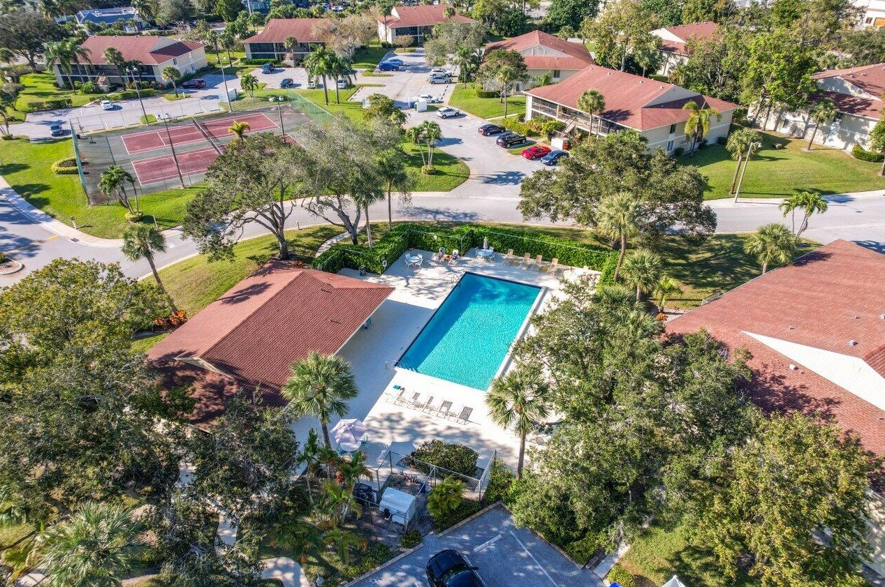 6512 Chasewood Dr, Jupiter FL  33458-5864 exterior