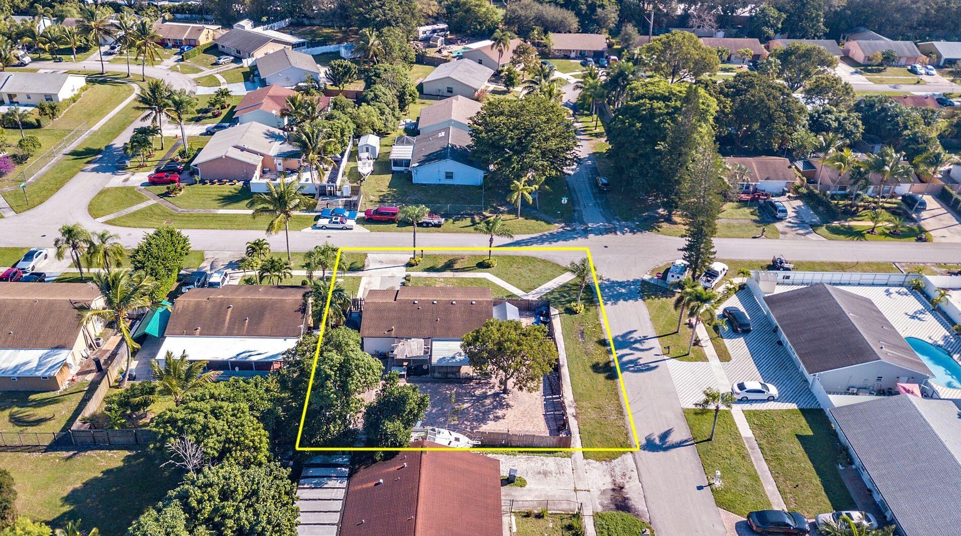 6677 Athena Dr, Lake Worth FL  33463-7253 exterior