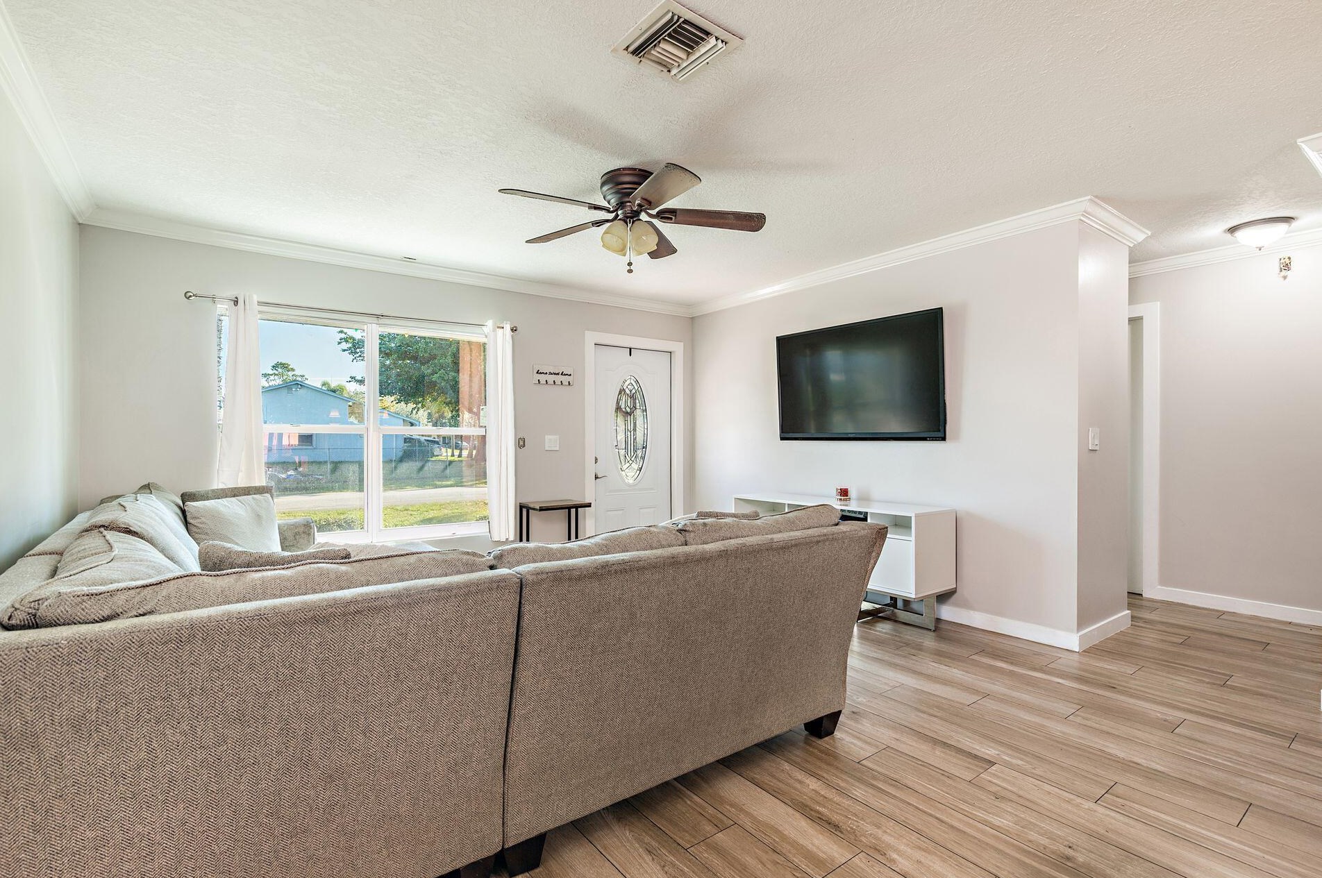 6677 Athena Dr, Lake Worth FL  33463-7253 exterior