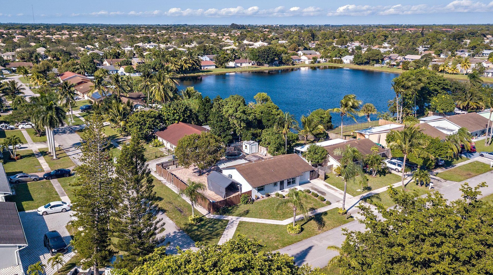 6677 Athena Dr, Lake Worth FL  33463-7253 exterior