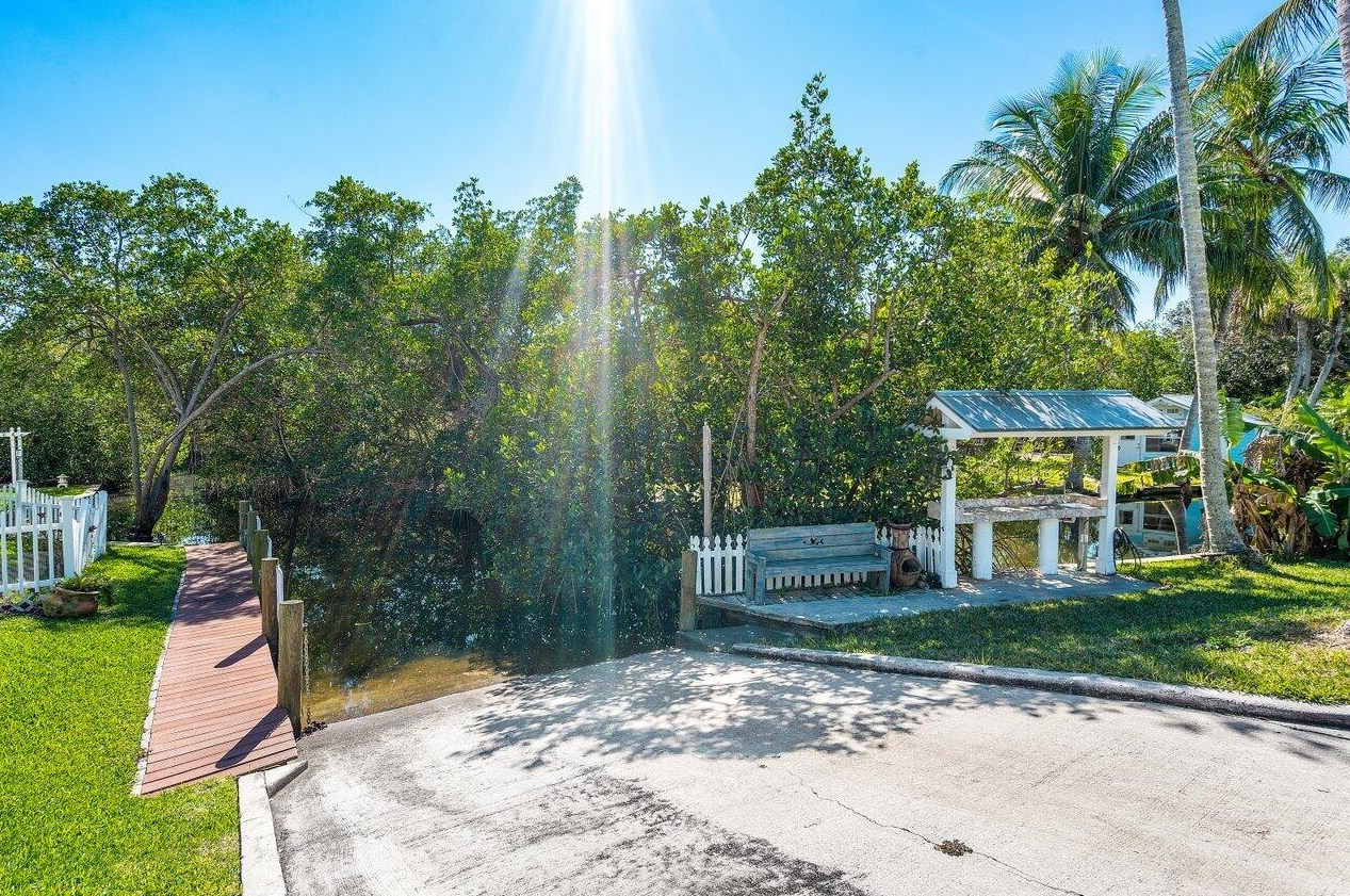 107 Faith Way, Jupiter FL  33458-3919 exterior