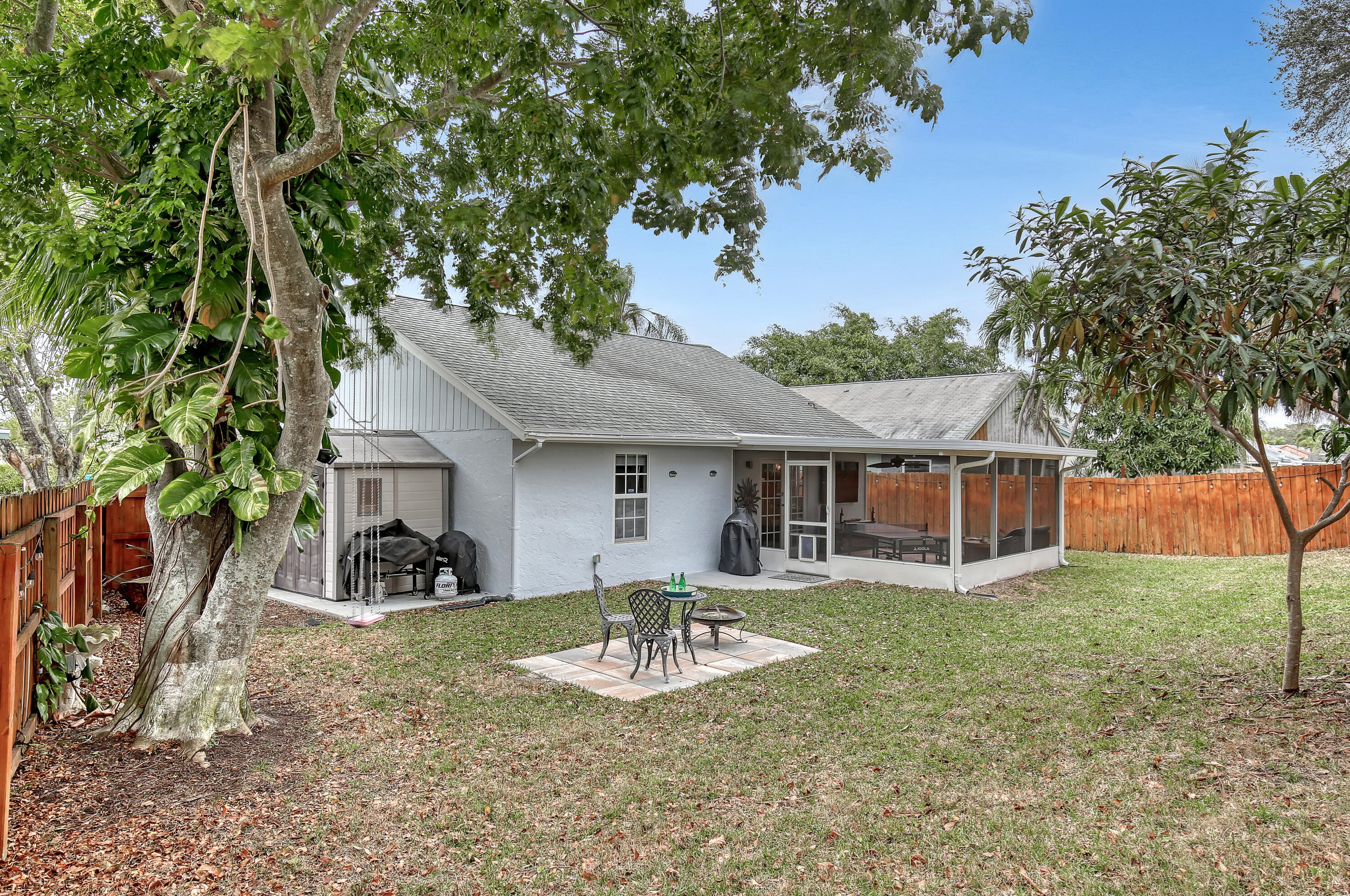 18 Misty Meadow Dr, Boynton Beach FL  33436-8938 exterior