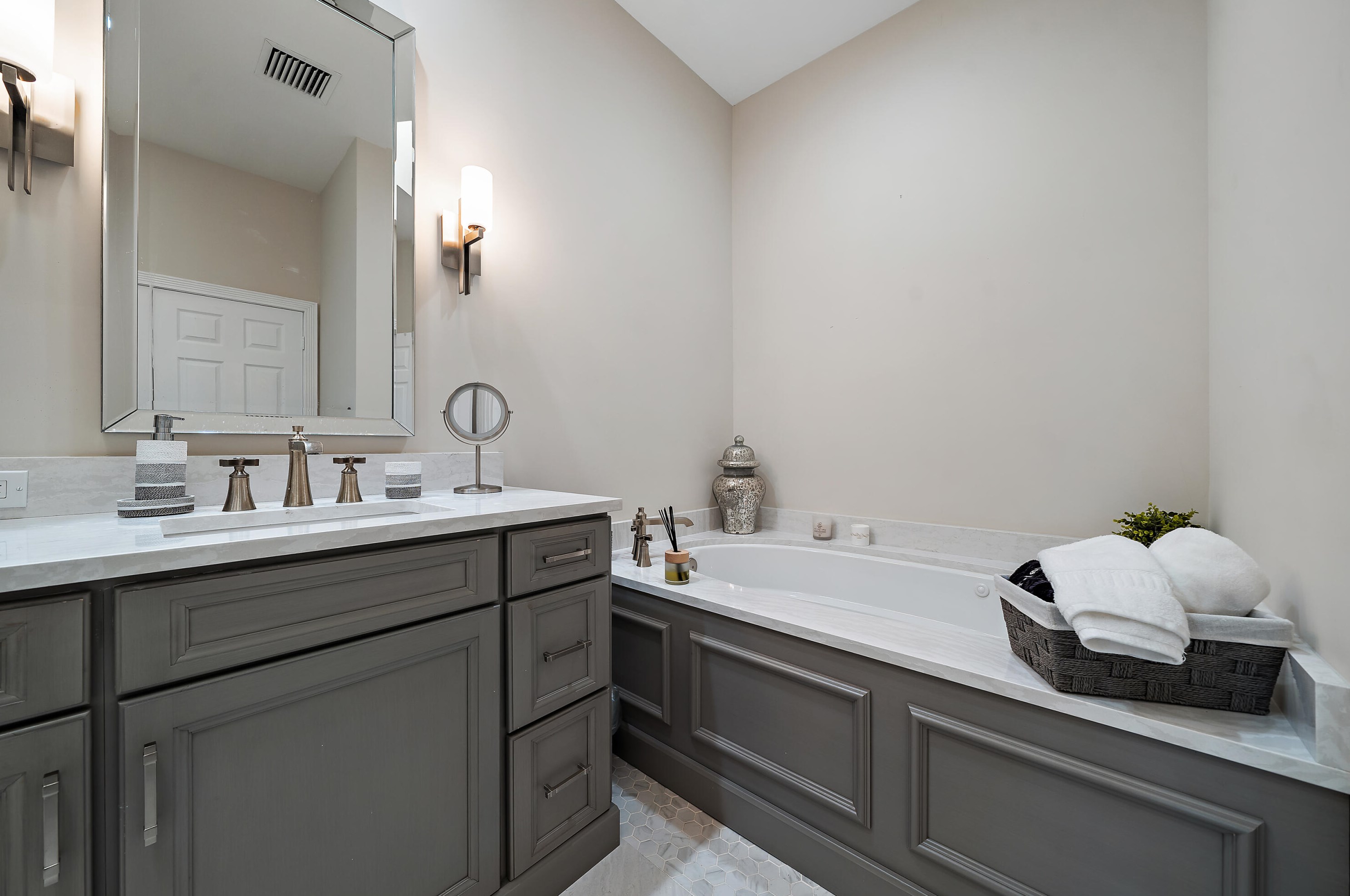 132 Golf Village Blvd, Jupiter FL  33458-7824 exterior