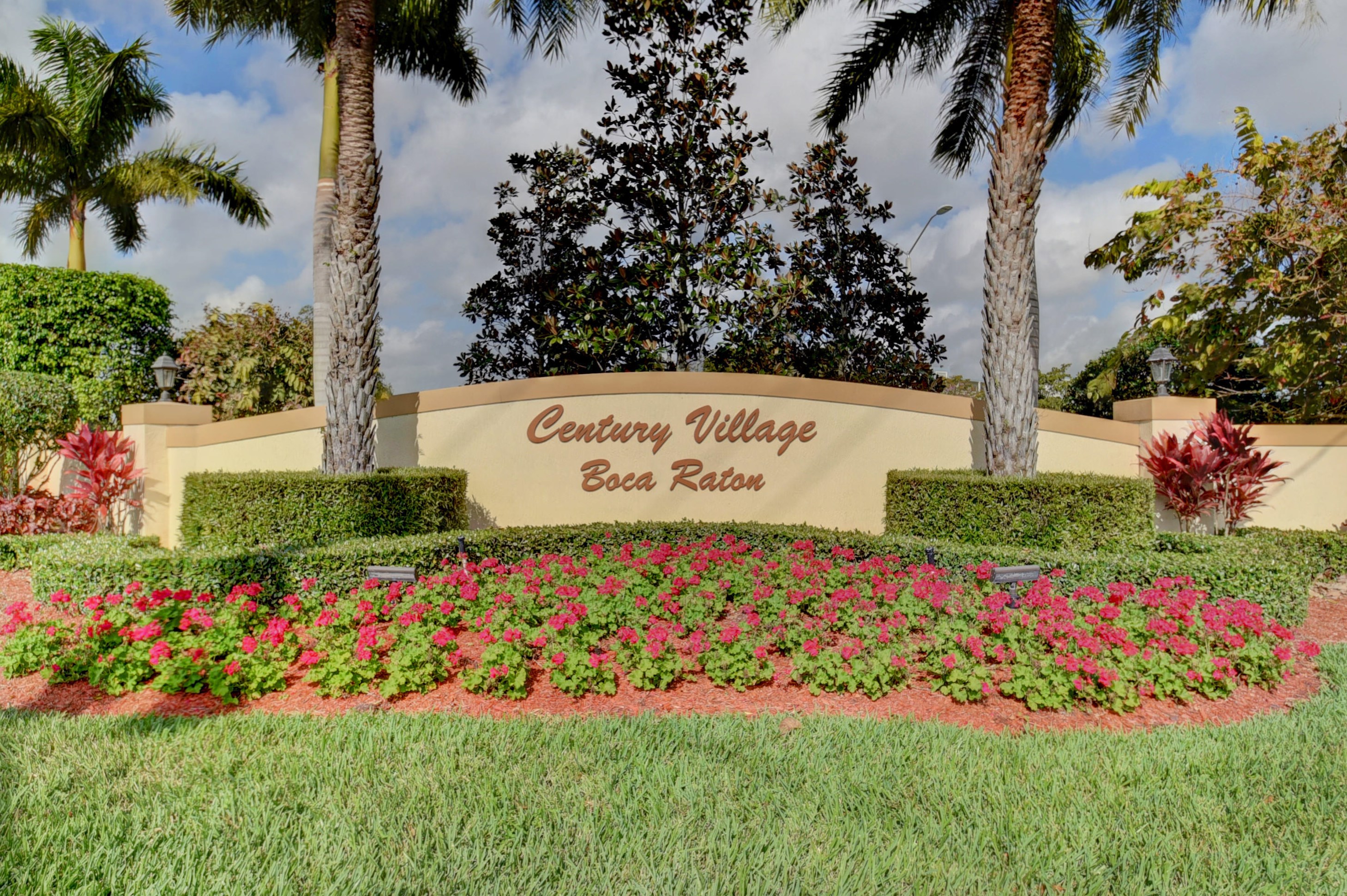 2017 Hythe A, Boca Raton FL  33434-4638 exterior