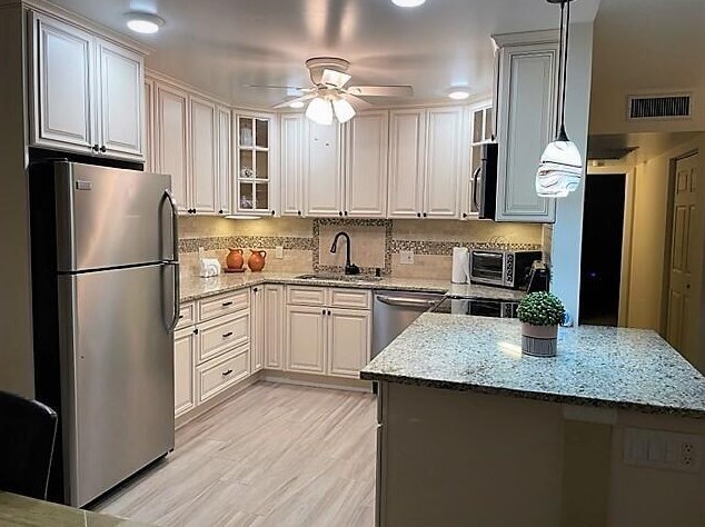 2017 Hythe A, Boca Raton FL  33434-4638 exterior