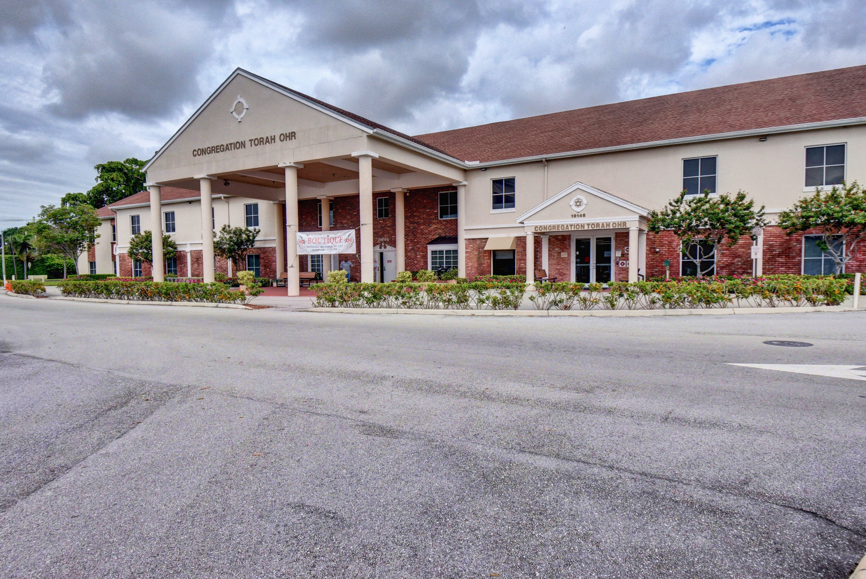 2017 Hythe A, Boca Raton FL  33434-4638 exterior