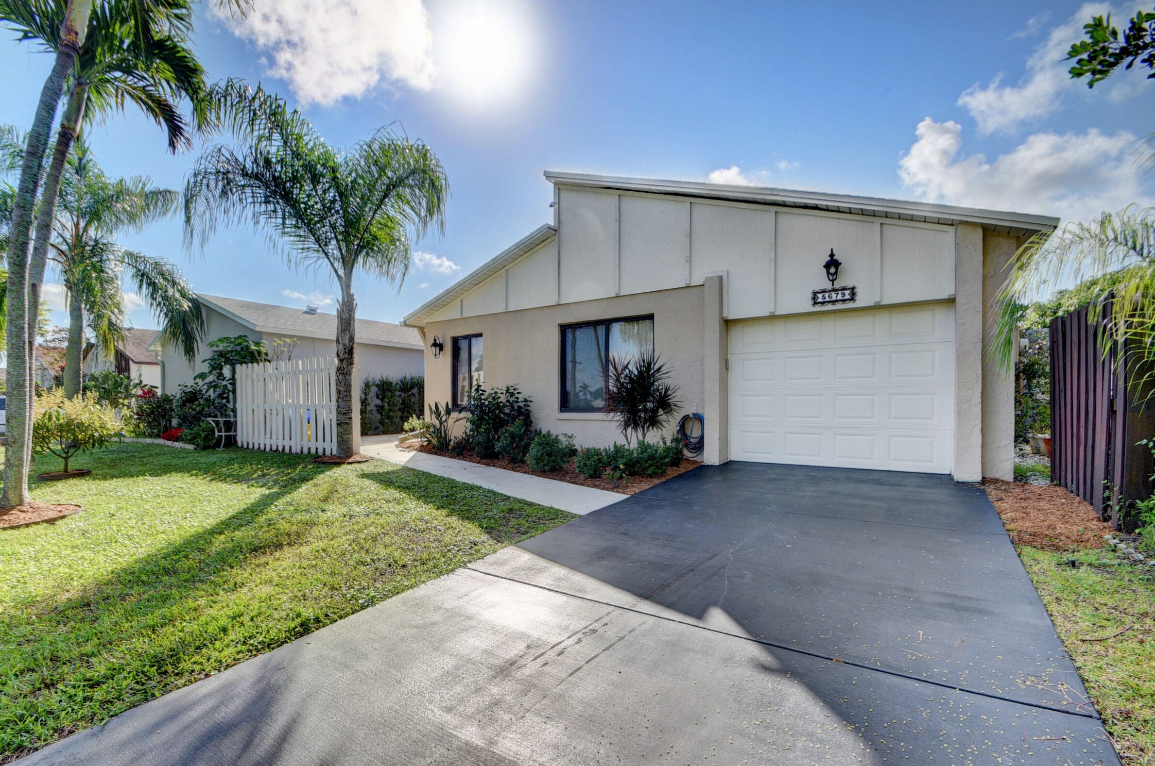 5679 Mirror Lakes Blvd, Boynton Beach, FL 33472