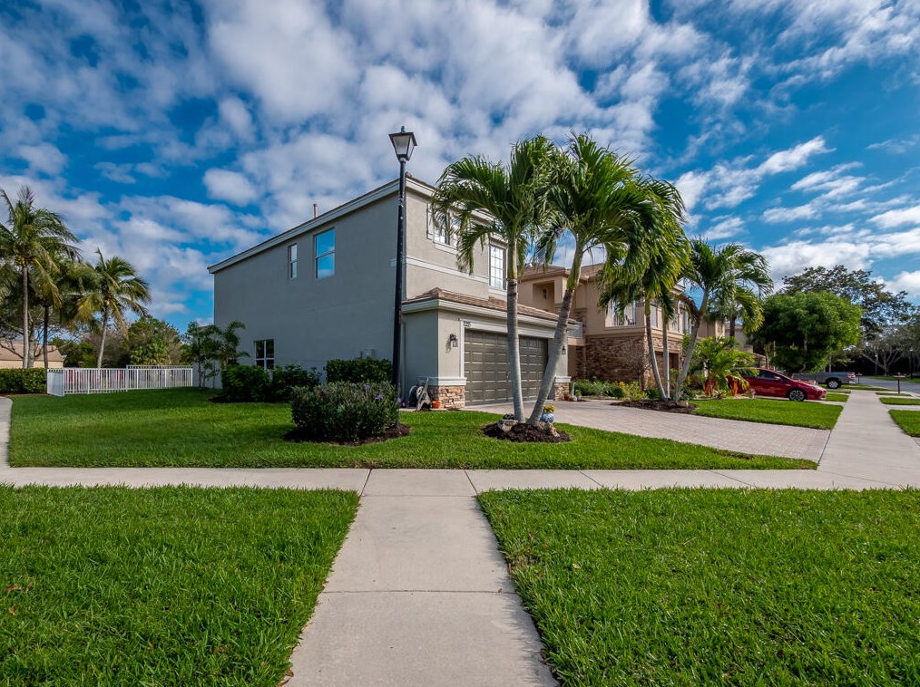 10215 Foal Rd, Lake Worth FL  33449-5446 exterior