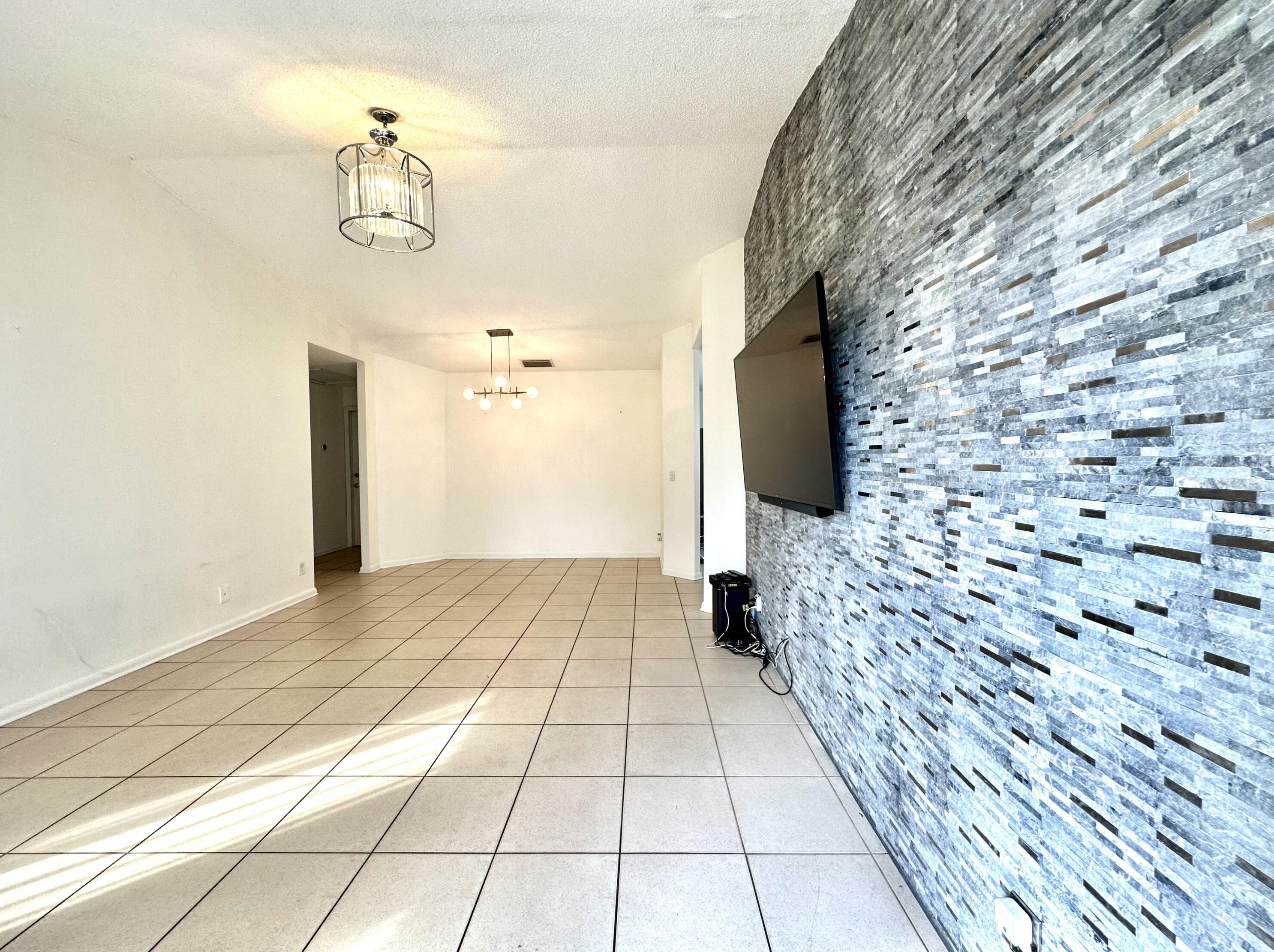 5684 Strawberry Lakes Cir, Lake Worth FL  33463-6504 exterior