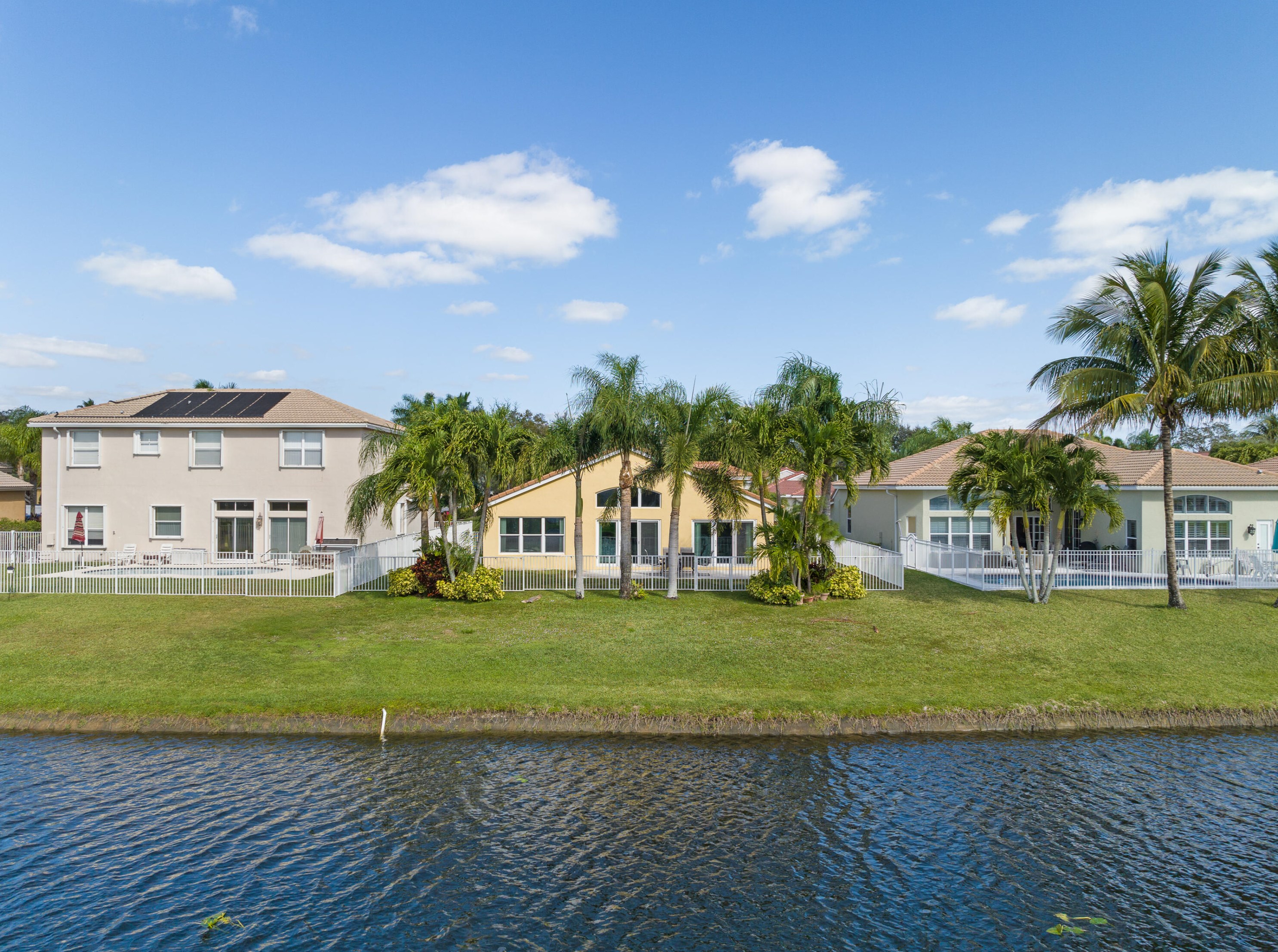 5266 Oakmont Village Cir, Lake Worth FL  33463-8200 exterior