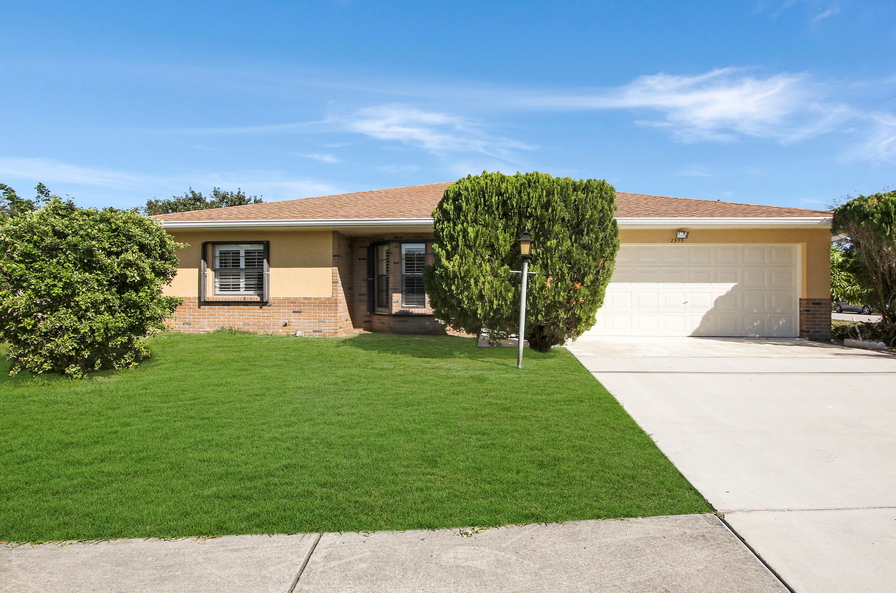 2599 Westmoreland Blvd, Fort Pierce FL  34952-5382 exterior