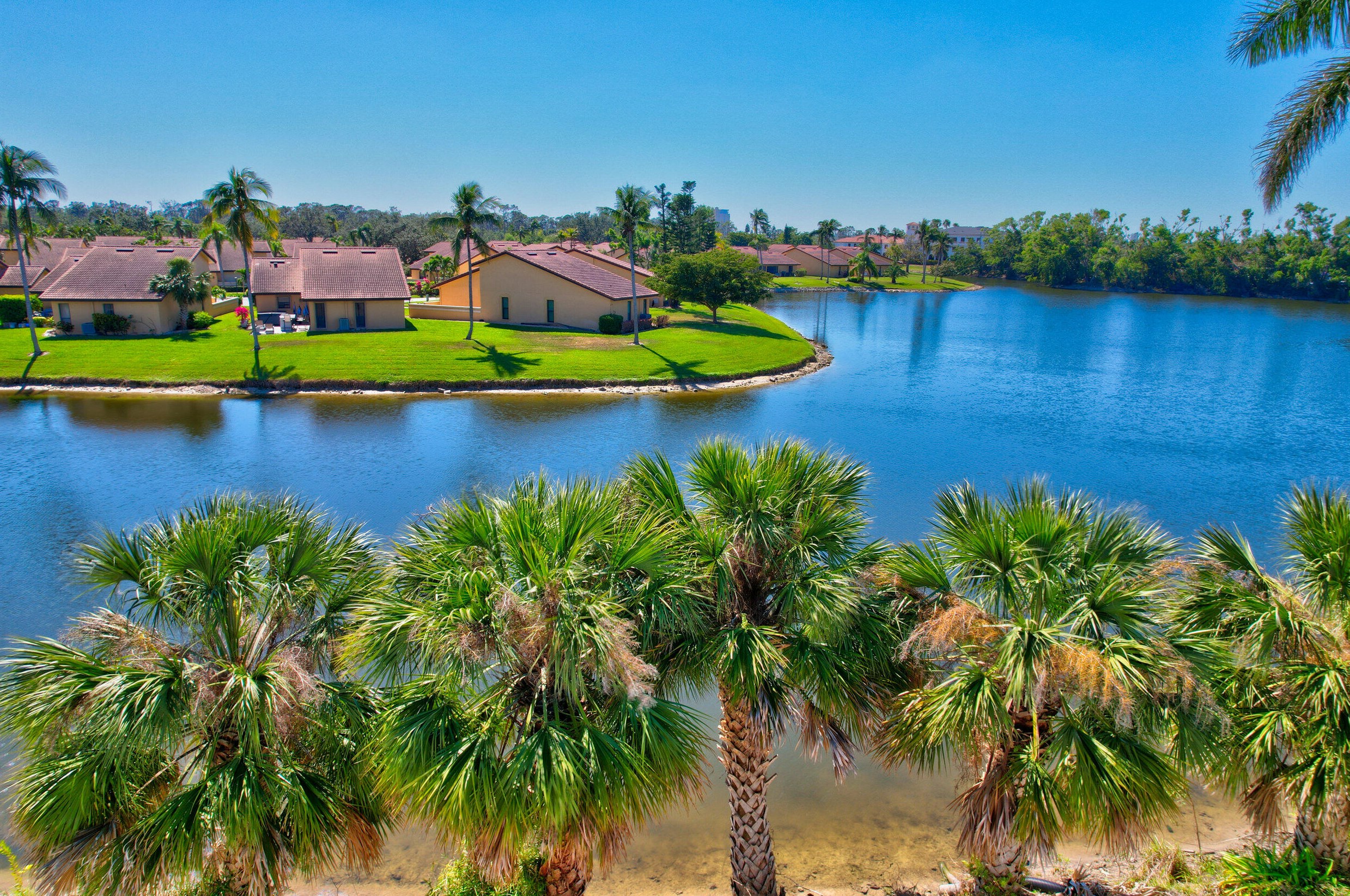 5458 Harbour Castle Dr, Fort Myers FL 33907-7844 exterior