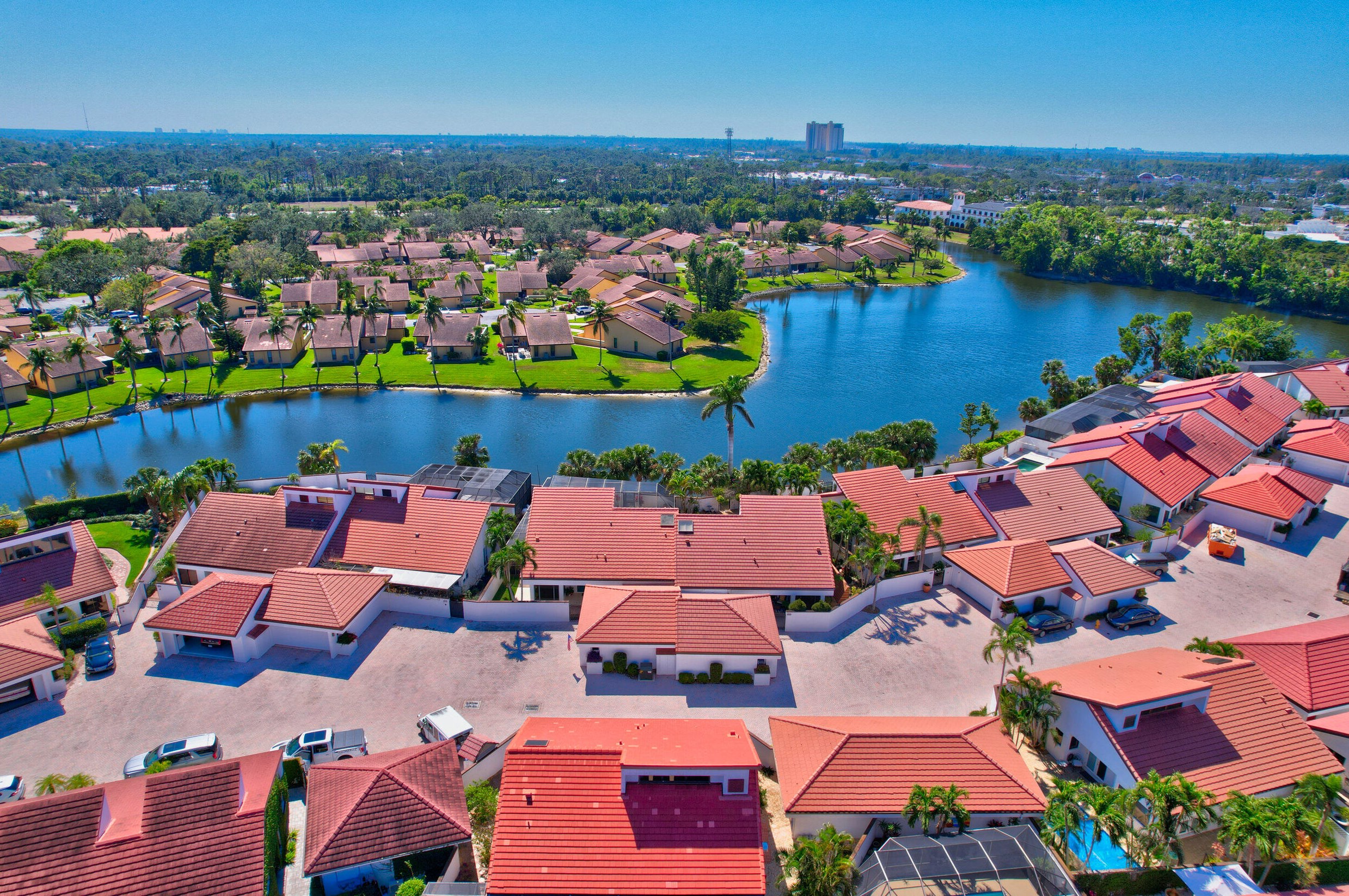 5458 Harbour Castle Dr, Fort Myers FL 33907-7844 exterior