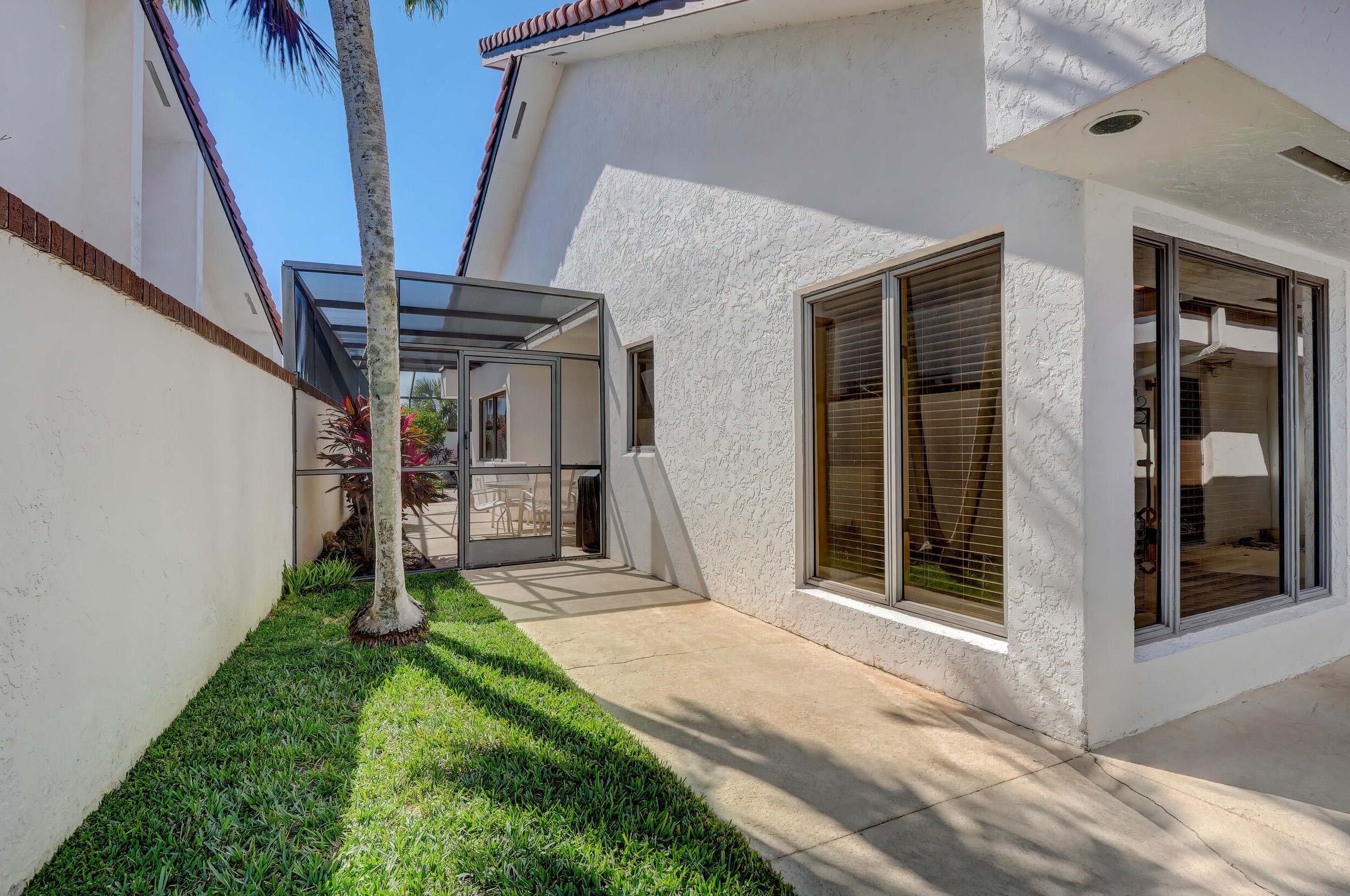 5458 Harbour Castle Dr, Fort Myers FL 33907-7844 exterior