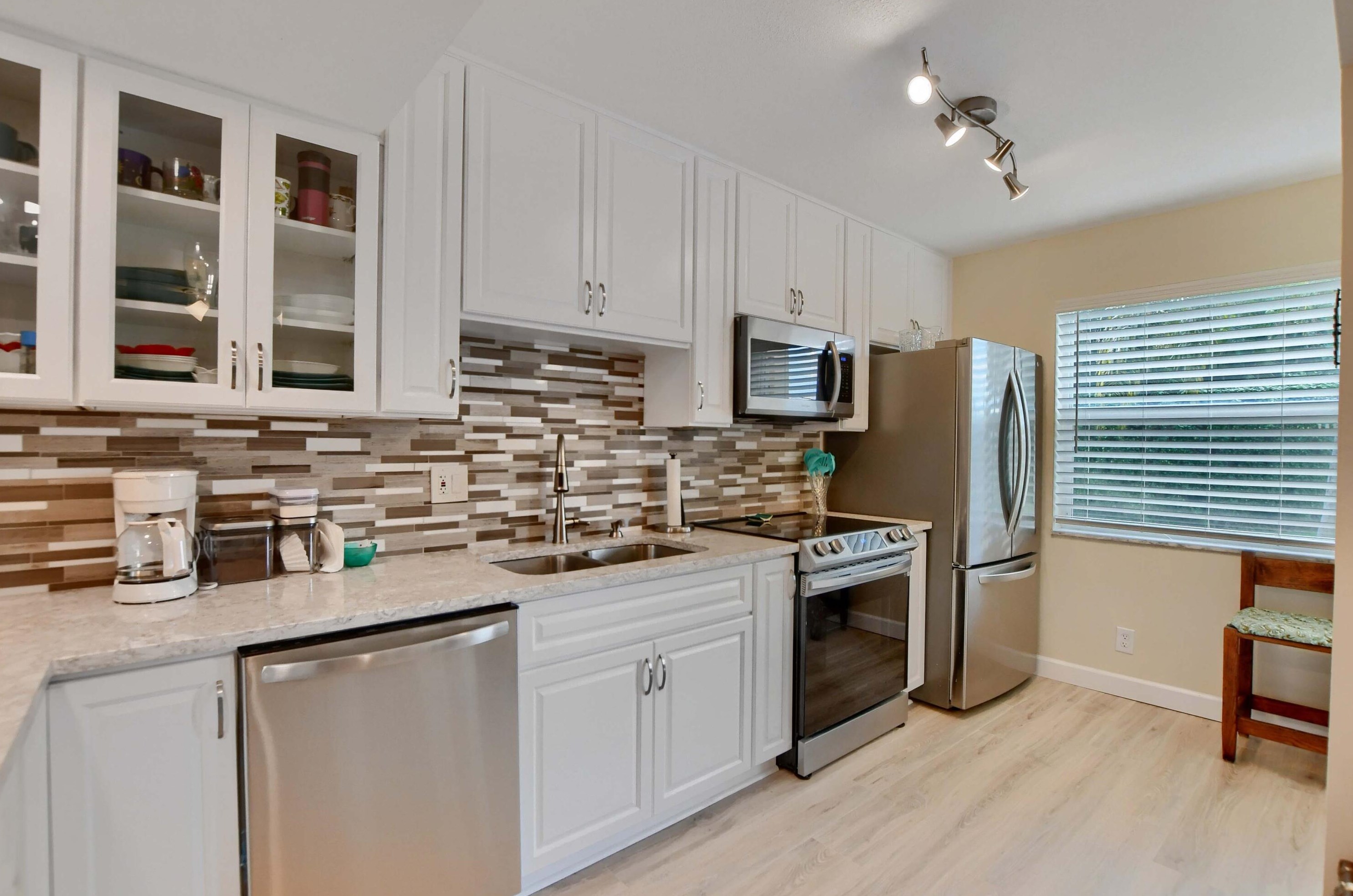 35 Colonial Club Dr #102, Boynton Beach, FL 33435