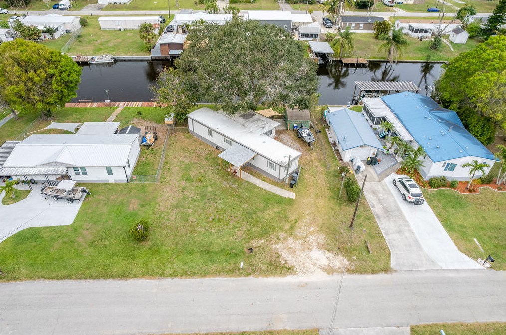 3023 19th Ct, Okeechobee FL  34974-6318 exterior