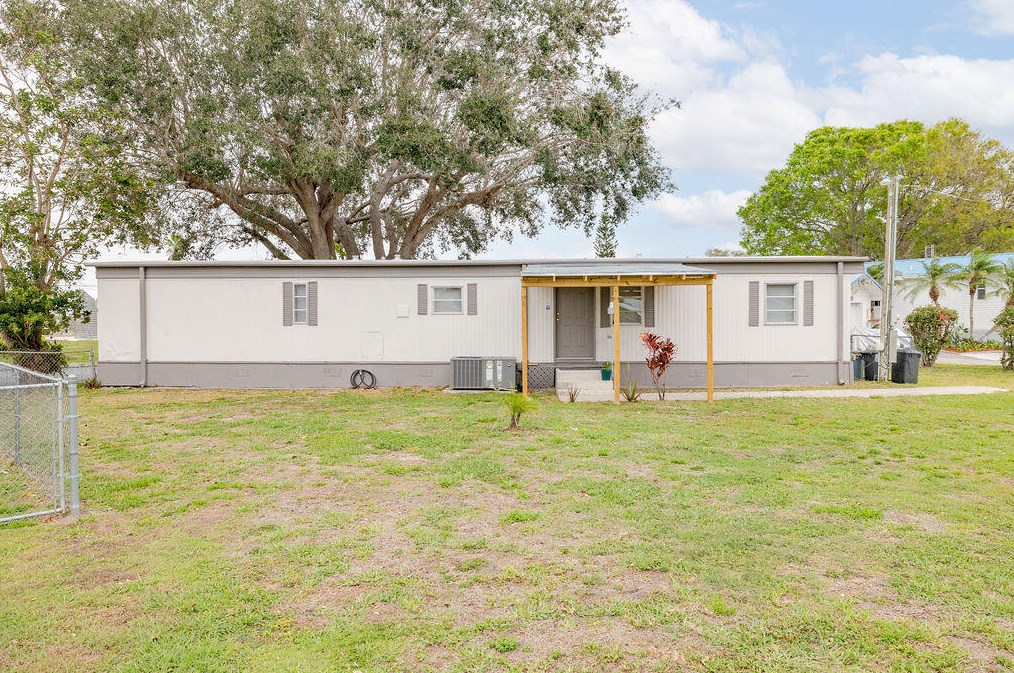 3023 19th Ct, Okeechobee FL  34974-6318 exterior