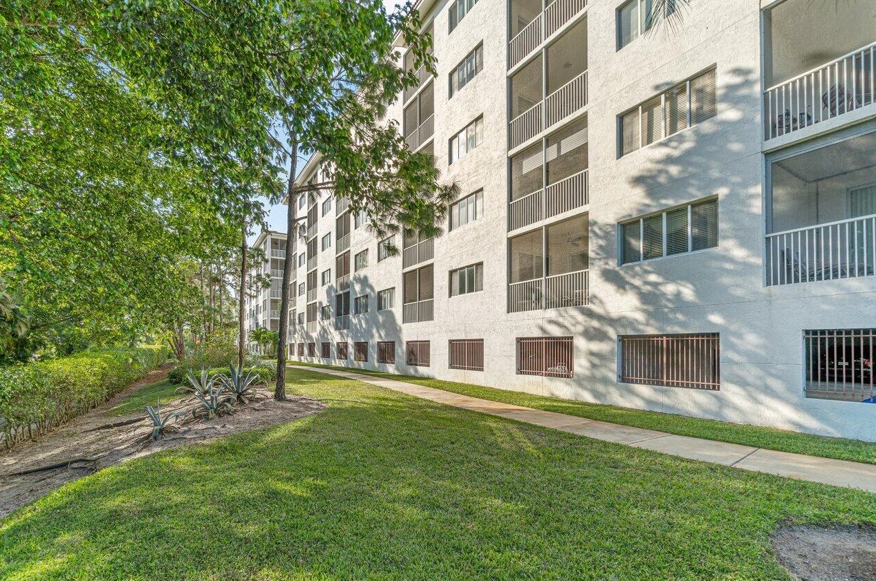 22703 Camino Del Mar, Boca Raton FL  33433-8716 exterior