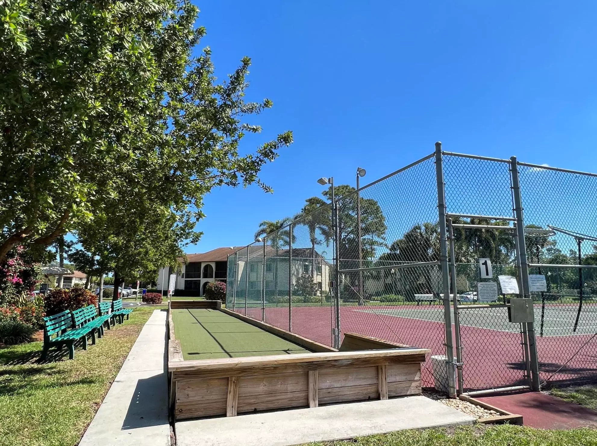 331 Knotty Pine Cir, Lake Worth FL 33463-9199 exterior