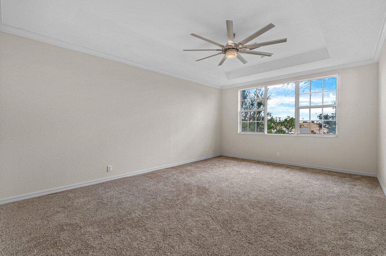 57 Lancaster Rd, Boynton Beach FL 33426-8431 exterior