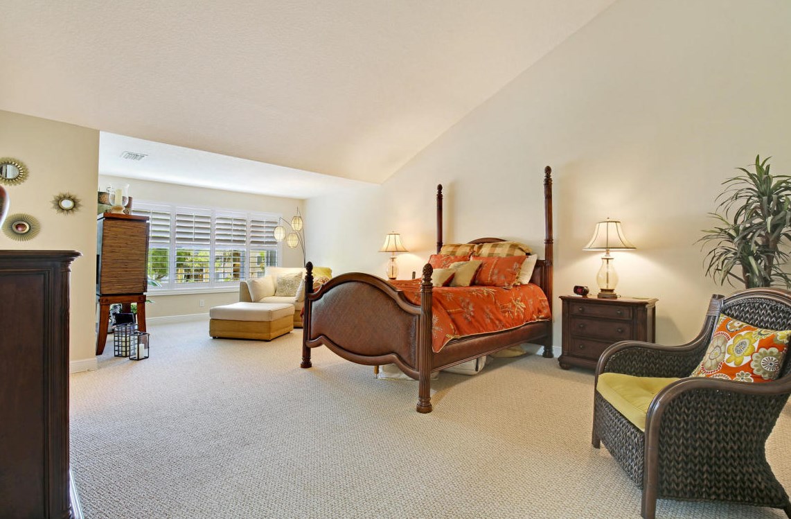 193 Las Brisas Cir, Lake Worth FL 33462-7016 exterior