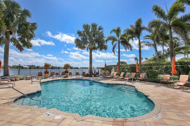 193 Las Brisas Cir, Lake Worth FL 33462-7016 exterior