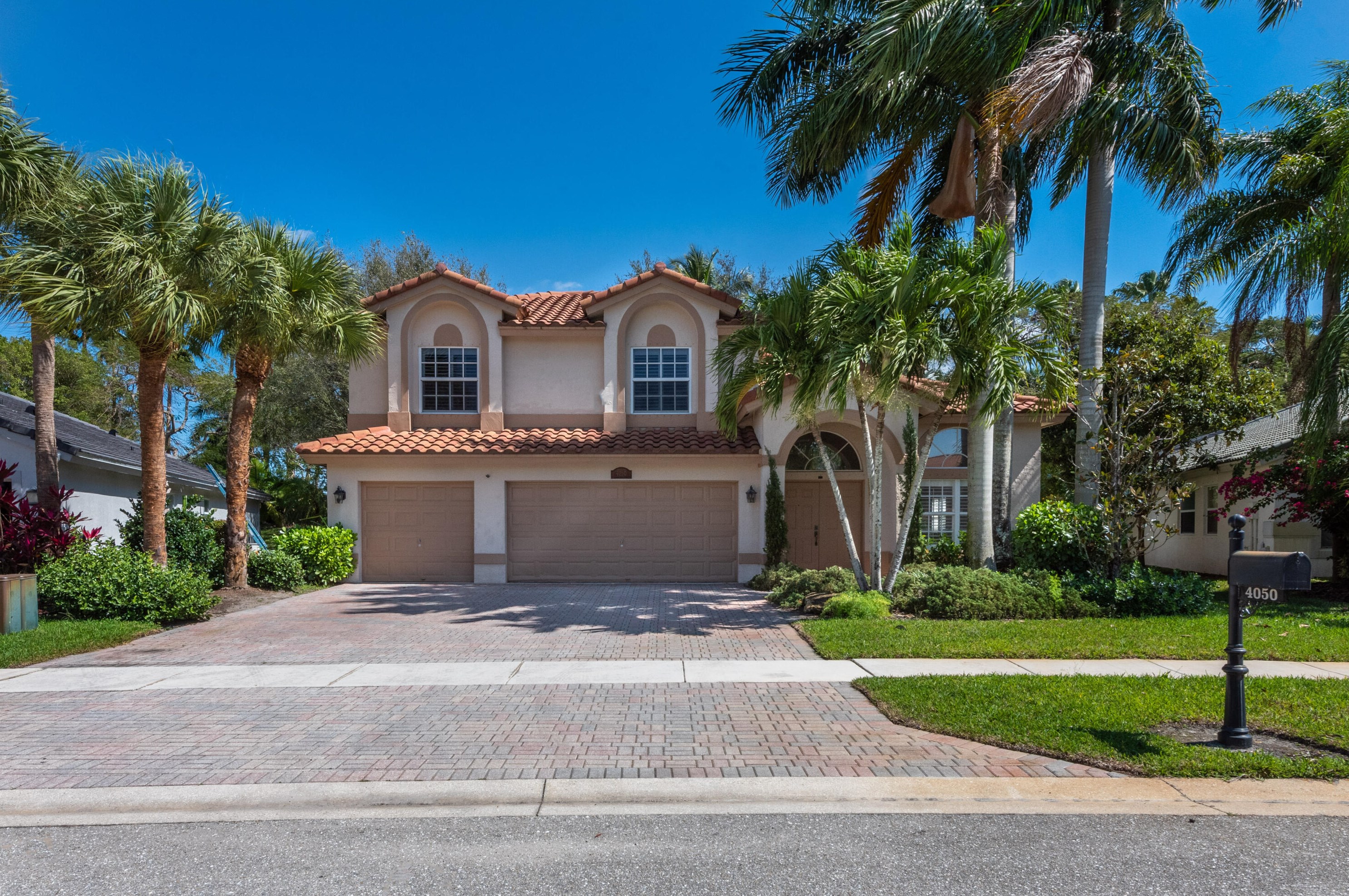 4050 Bahia Isle Cir, Lake Worth FL  33449-8305 exterior