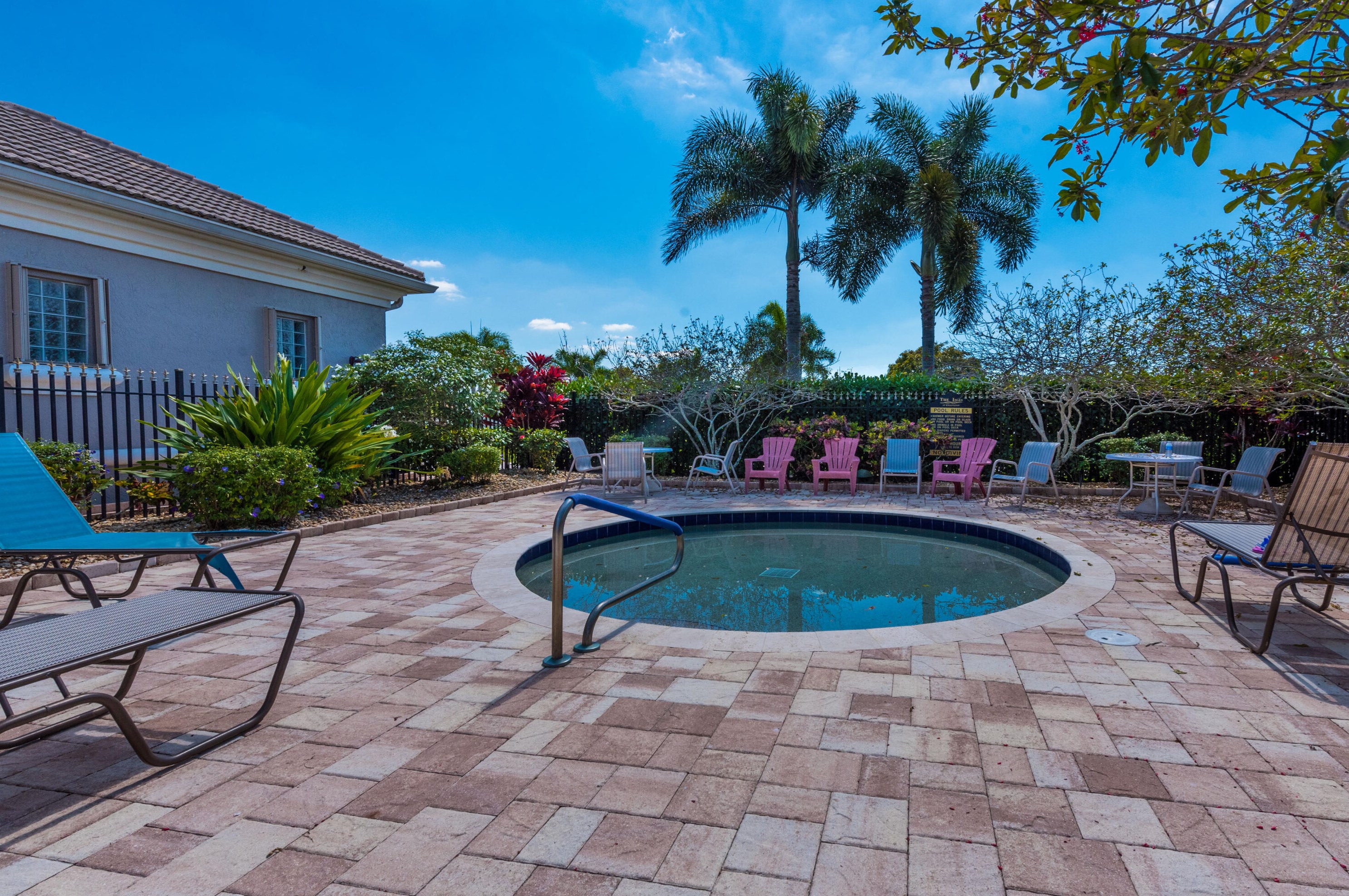 4050 Bahia Isle Cir, Lake Worth FL  33449-8305 exterior