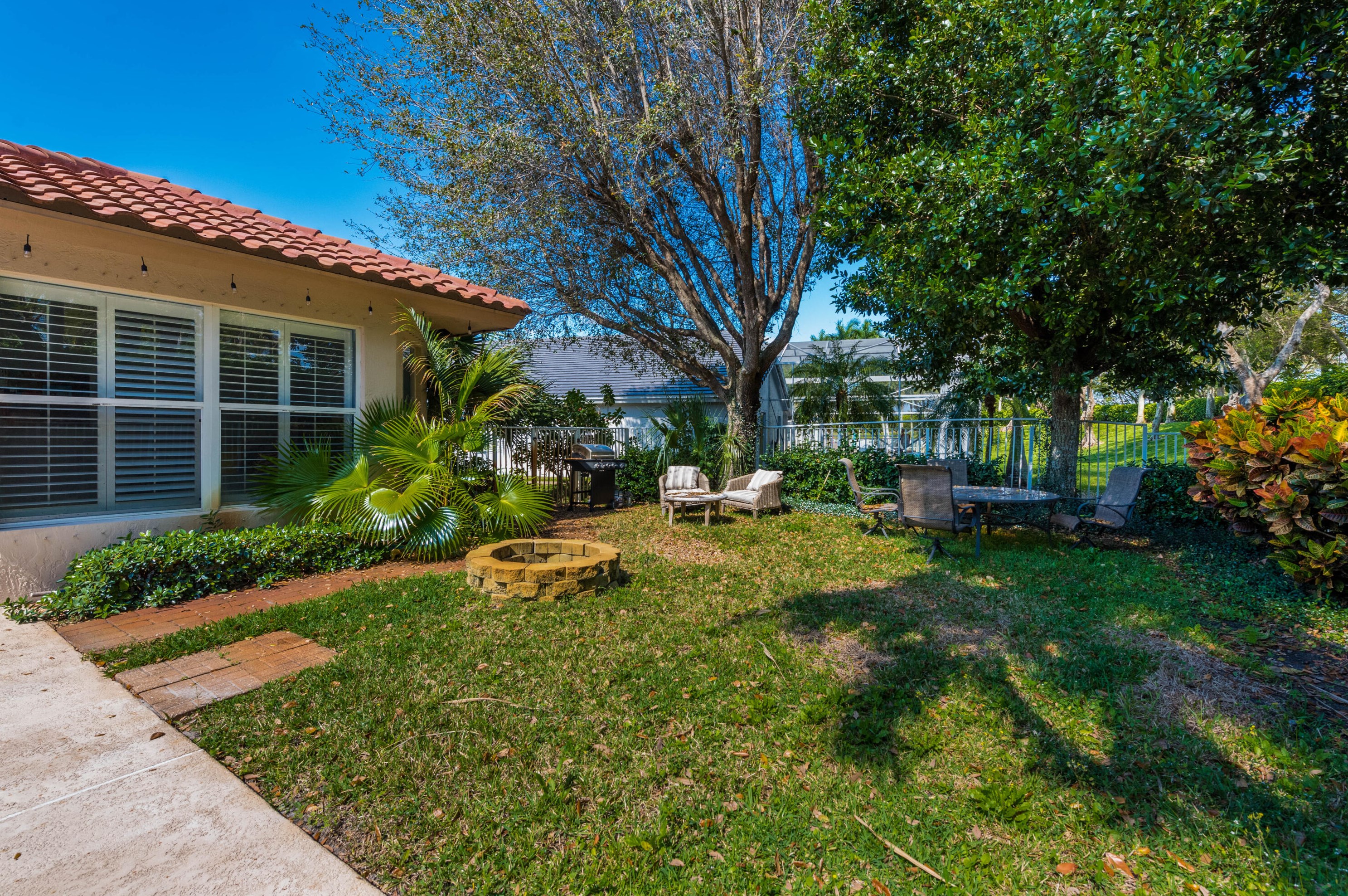 4050 Bahia Isle Cir, Lake Worth FL  33449-8305 exterior