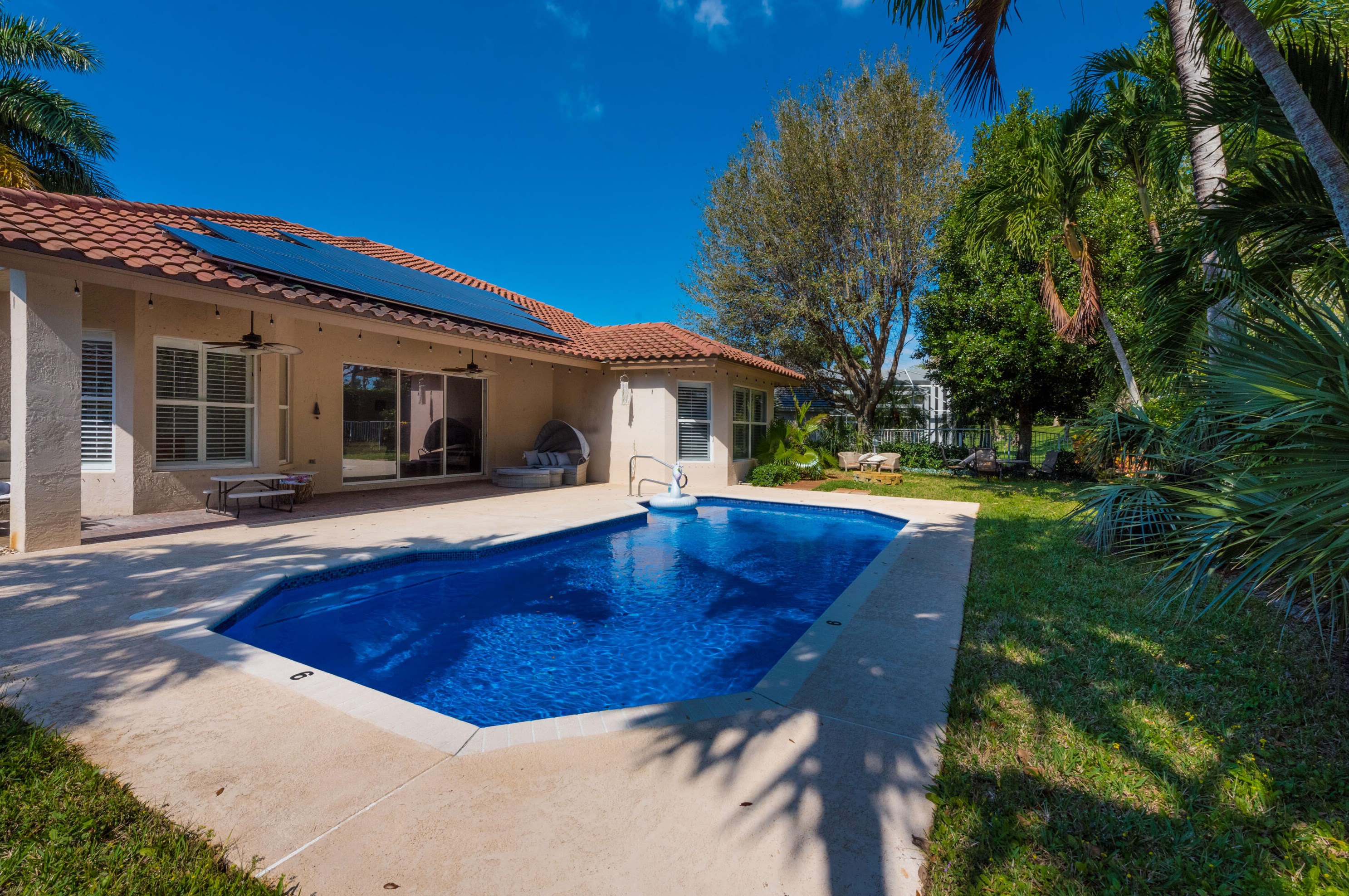 4050 Bahia Isle Cir, Lake Worth FL  33449-8305 exterior