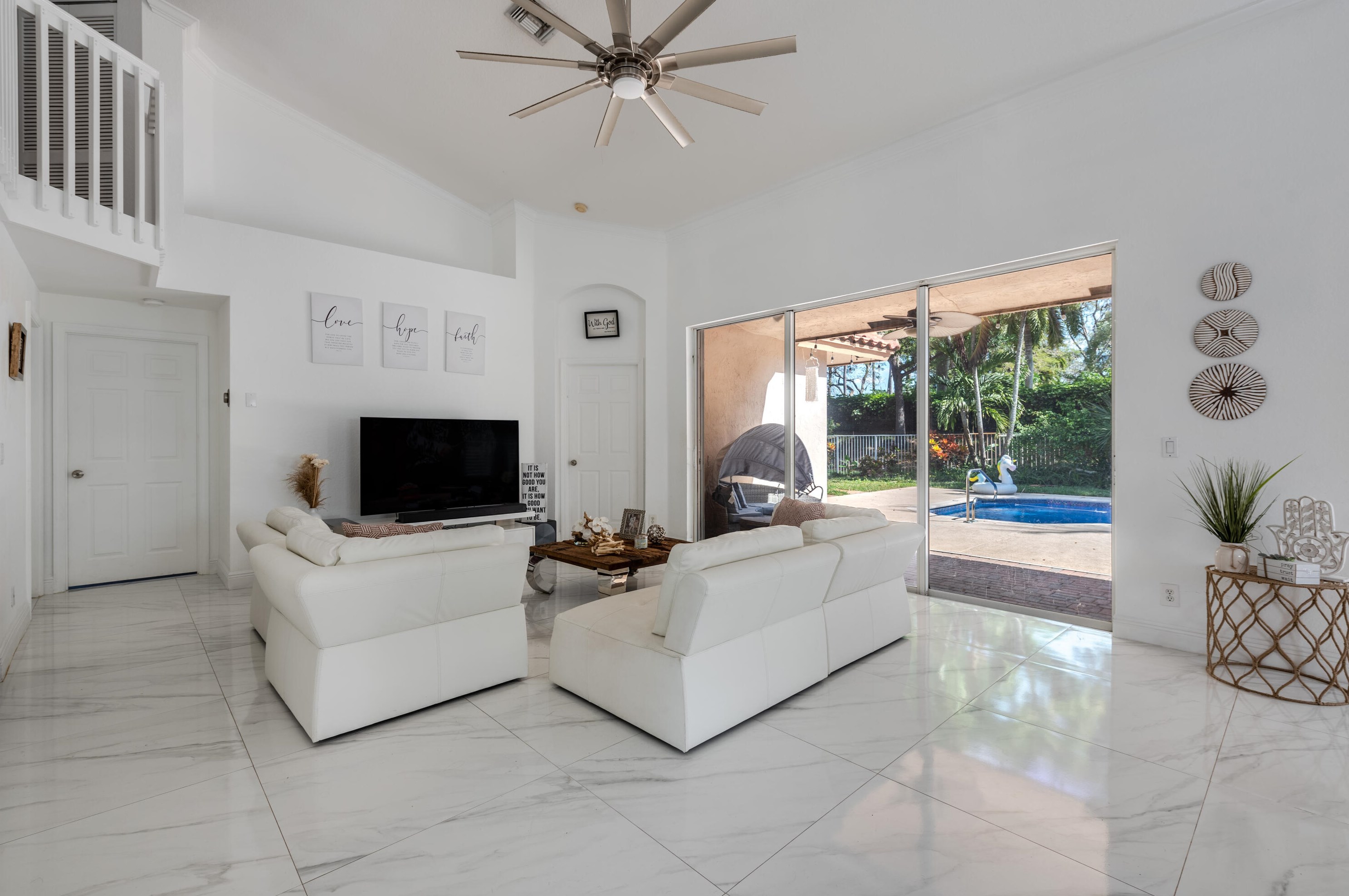 4050 Bahia Isle Cir, Lake Worth FL  33449-8305 exterior