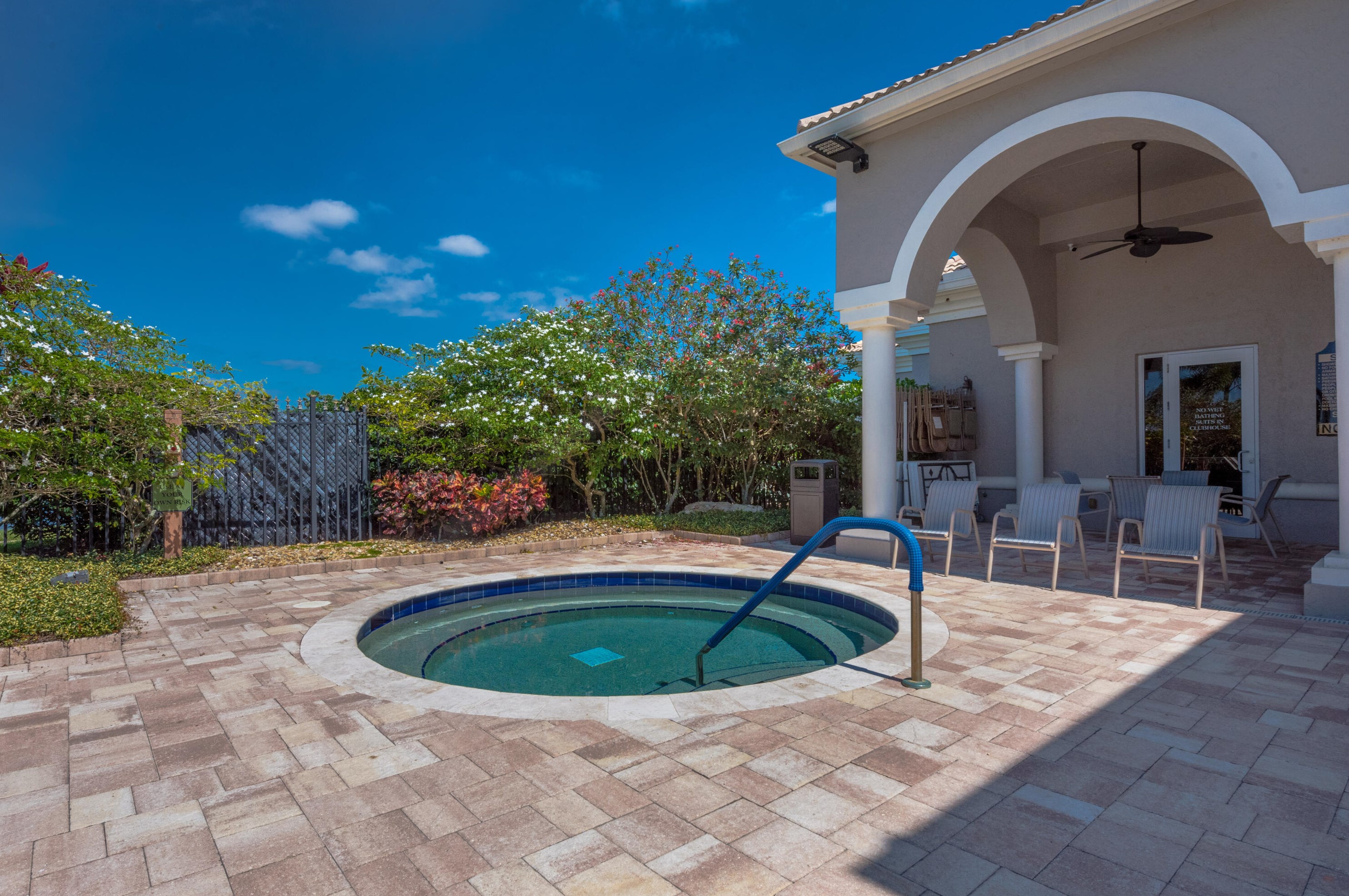 4050 Bahia Isle Cir, Lake Worth FL  33449-8305 exterior