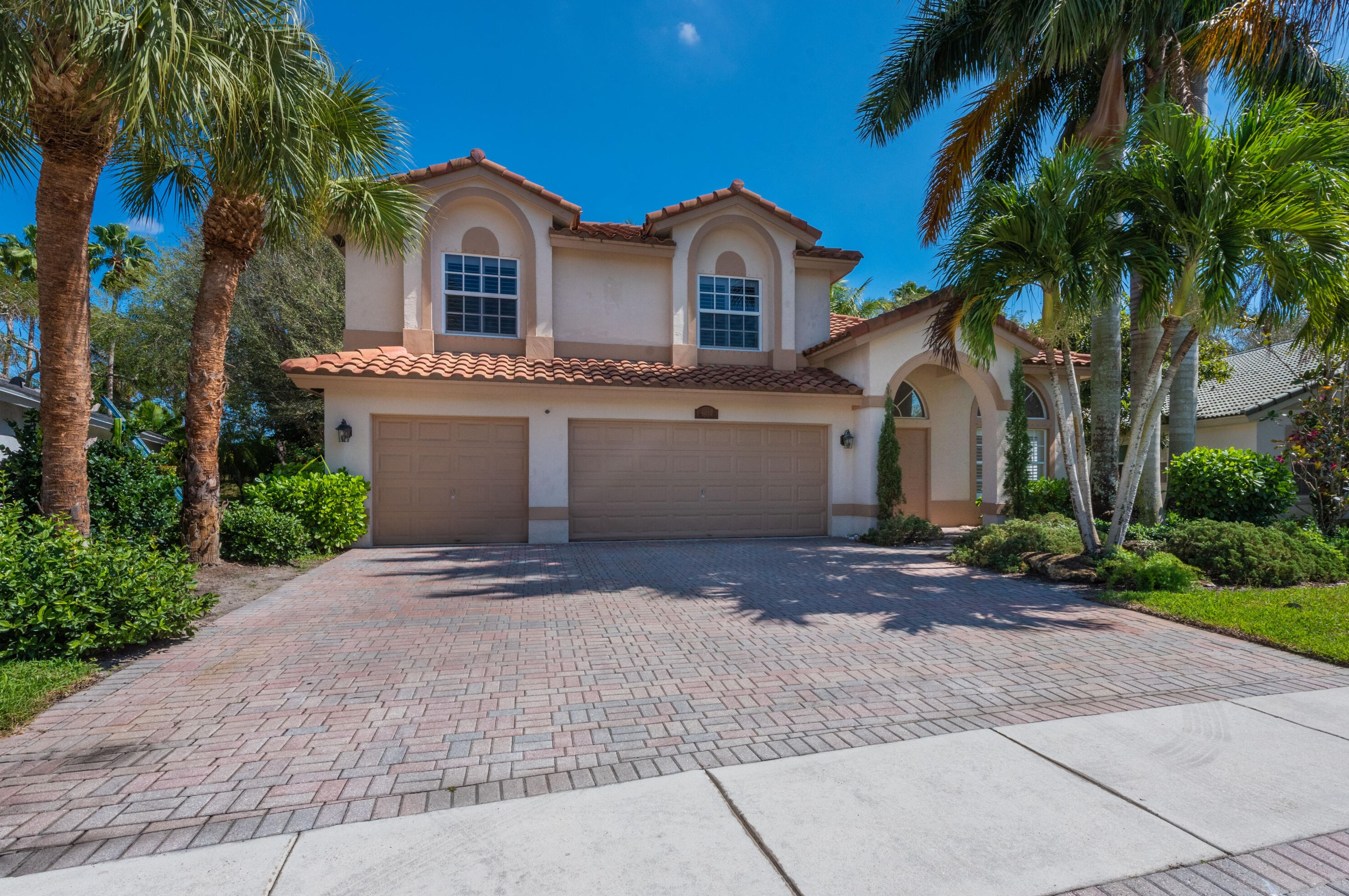 4050 Bahia Isle Cir, Lake Worth FL  33449-8305 exterior