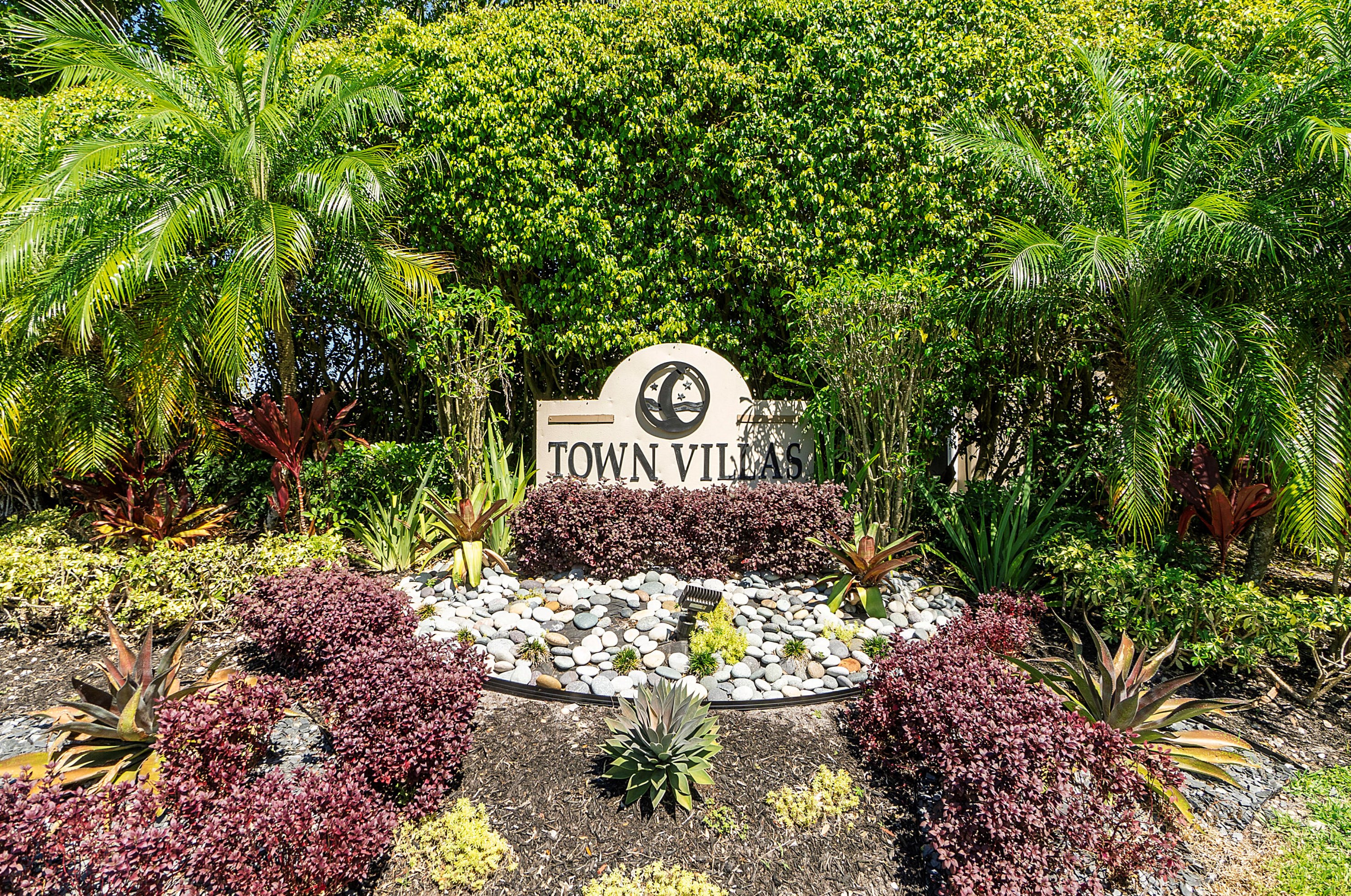 9111 Fairbanks Ln, Boca Raton FL  33496-6656 exterior