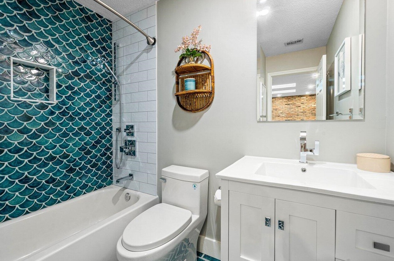 8878 Riverfront Ter, Jupiter FL  33469-1818 exterior