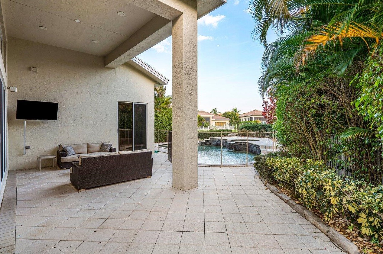 4190 Briarcliff Cir, Boca Raton FL  33496-4067 exterior